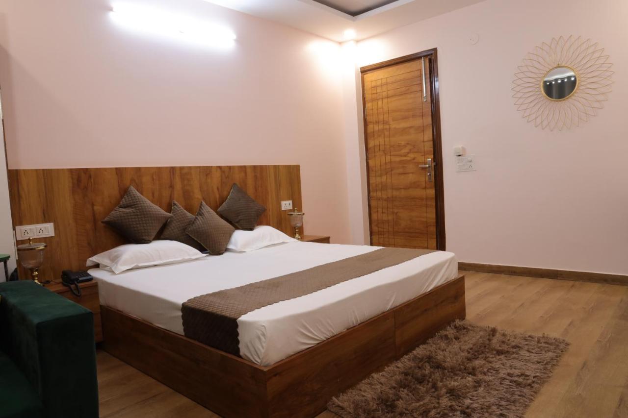 Hotel The Sandalwood I Sec-38 I Near Medanta Medicity