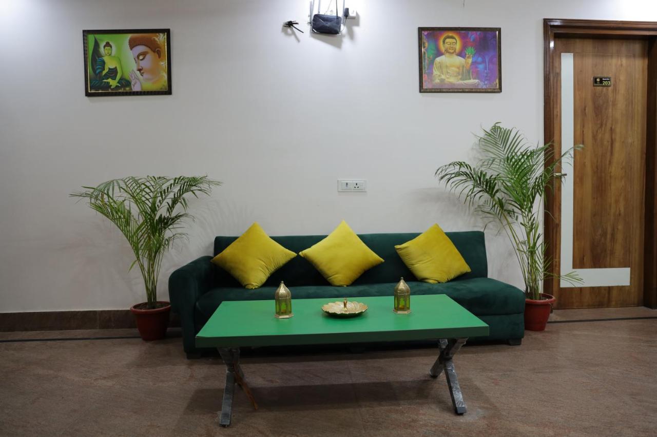 Hotel The Sandalwood I Sec-38 I Near Medanta Medicity 4*