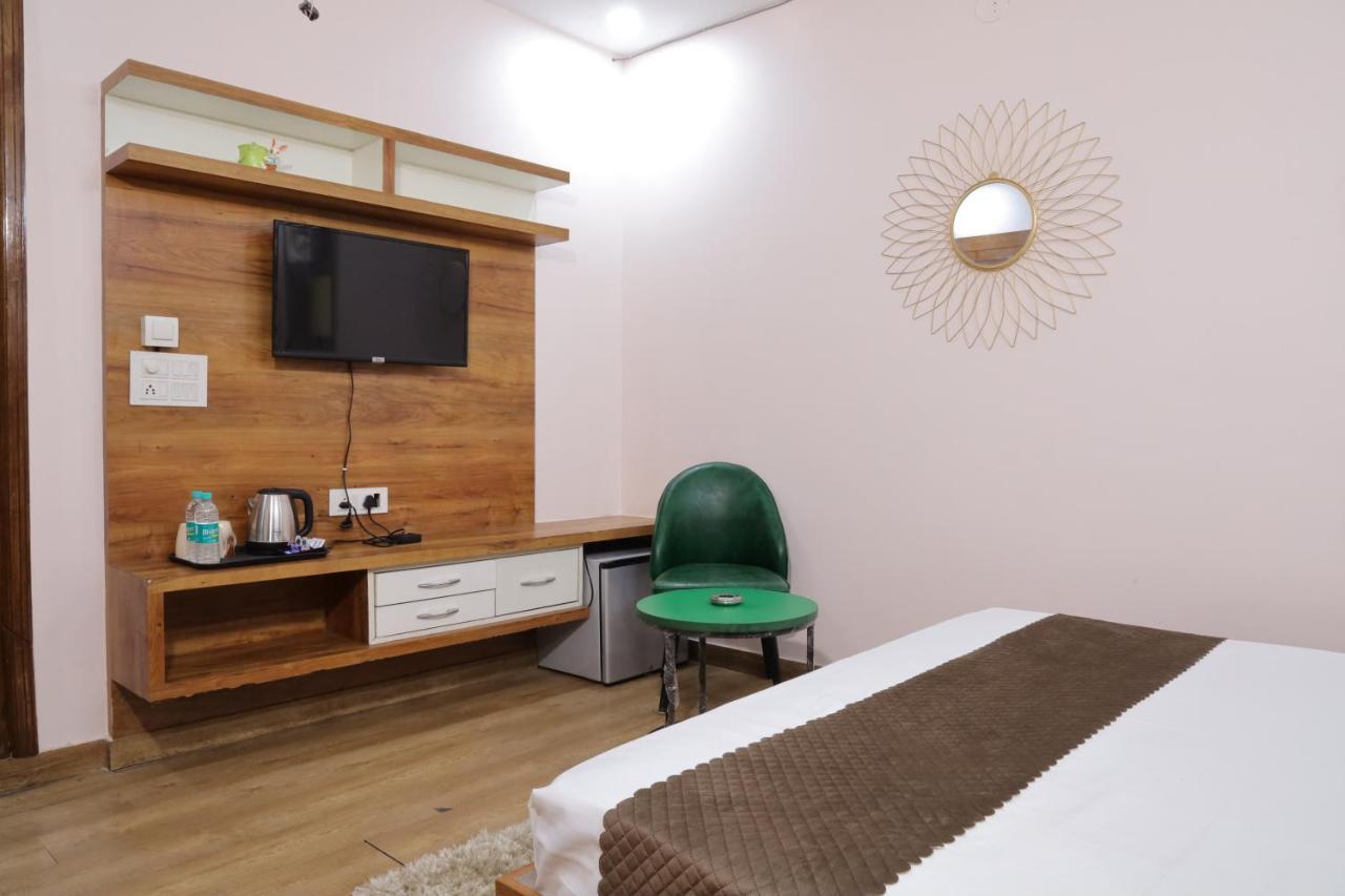The Sandalwood I Sec-38 I Near Medanta Medicity Hotel 4*