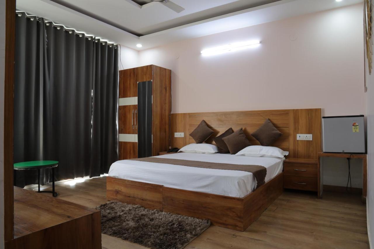 The Sandalwood I Sec-38 I Near Medanta Medicity 4* Gurgaon
