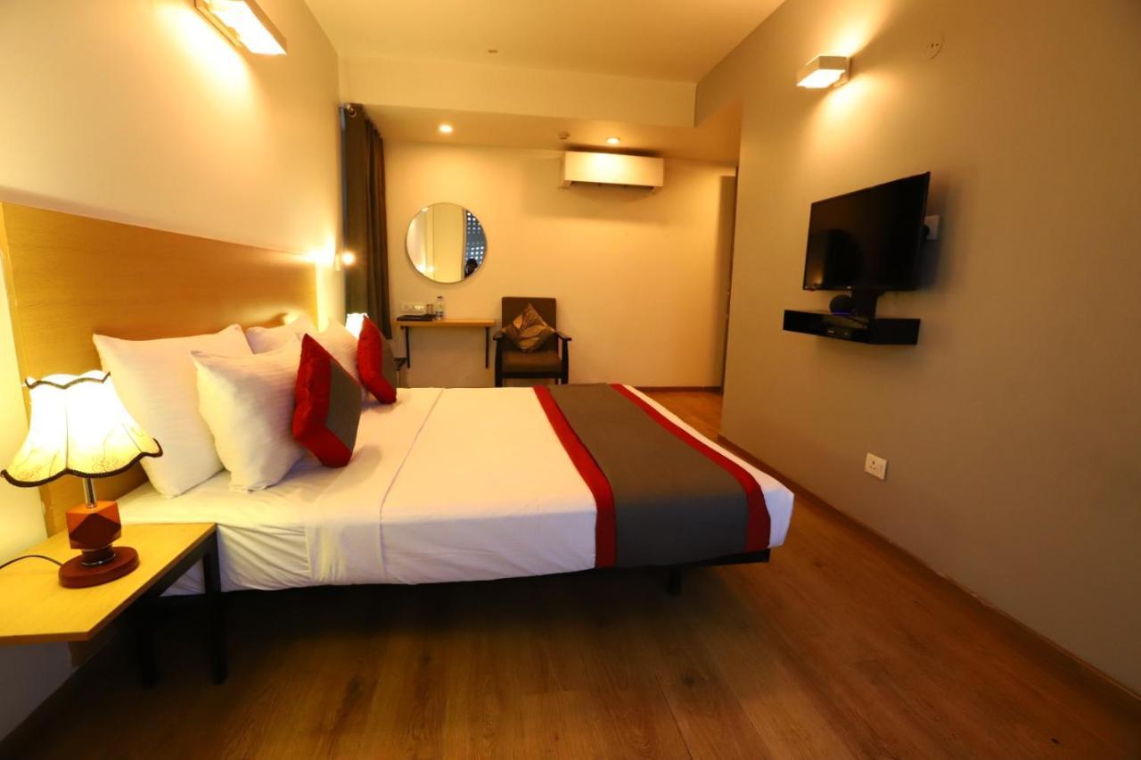 Hotel Bk And Near Huda Centre 3*