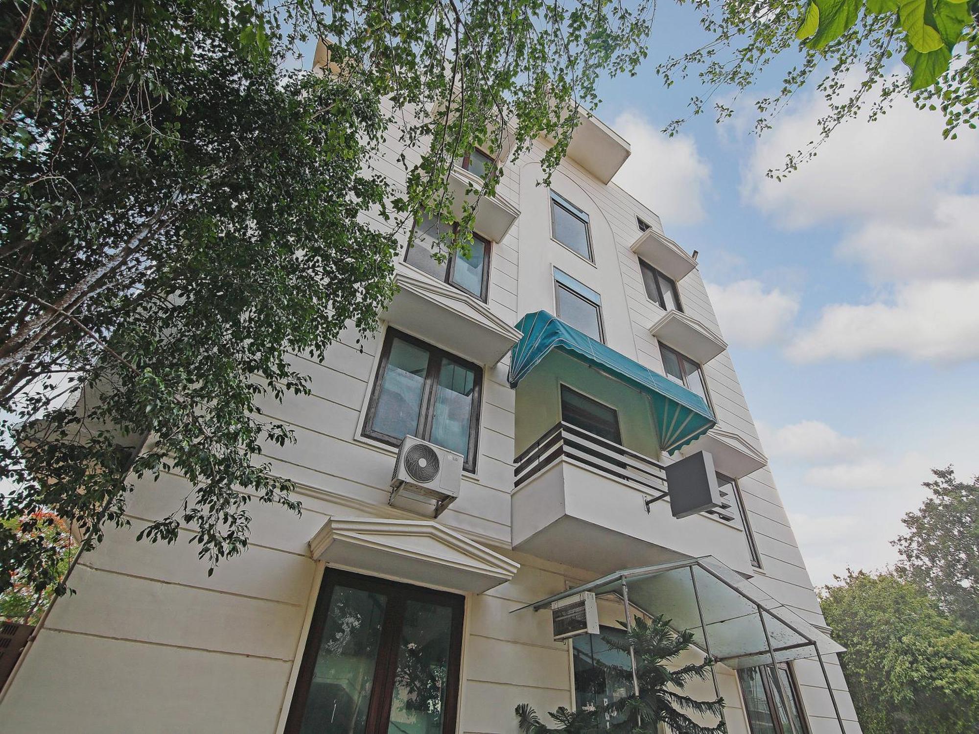 Hotel Capital O Tipsyy Near Aravali Biodiversity Park 3*
