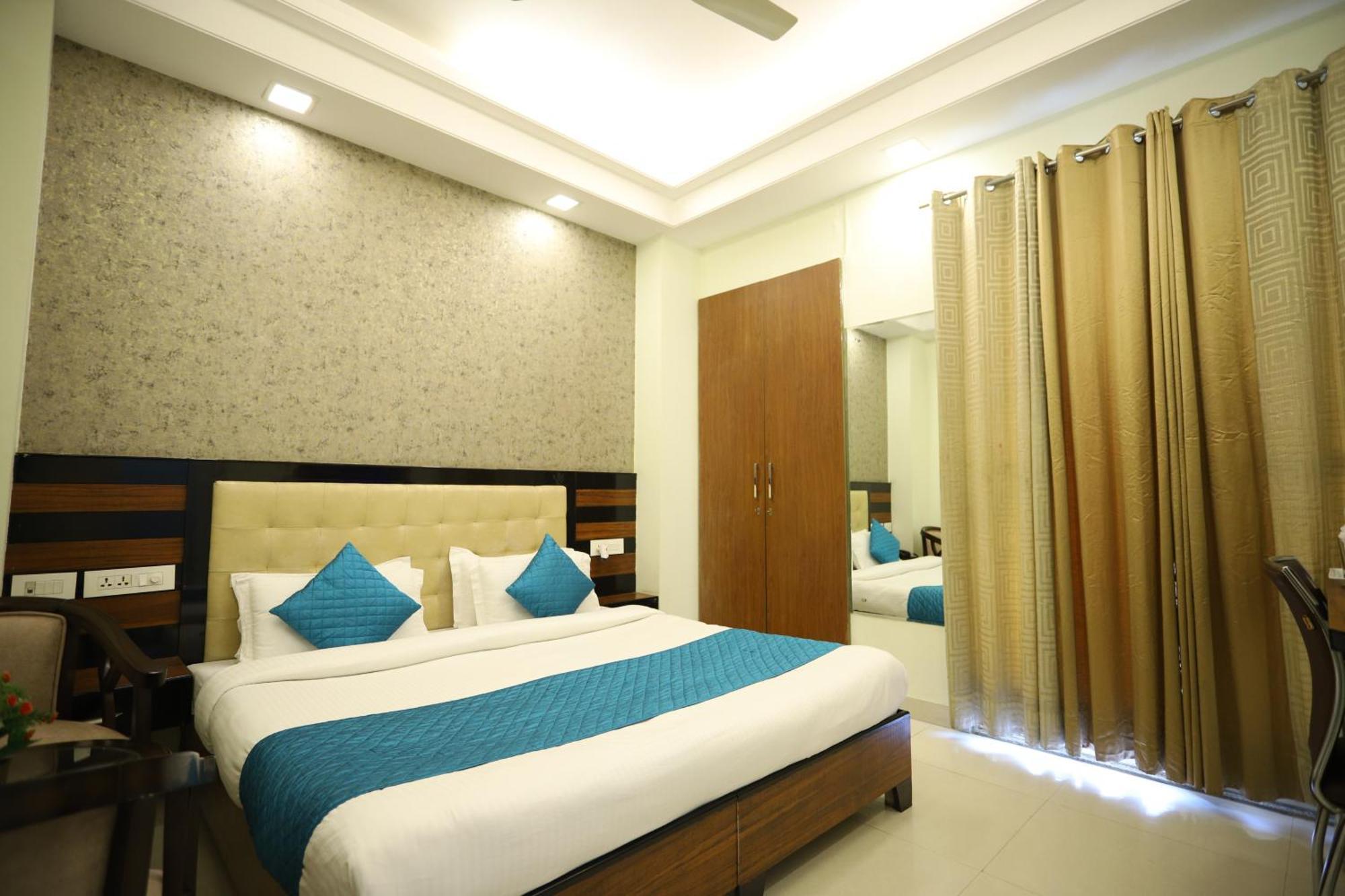 Asian Suites Cyber Park