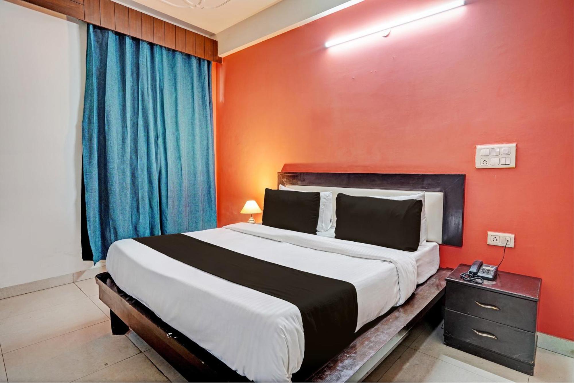 Hotel O Starlight Gurgaon