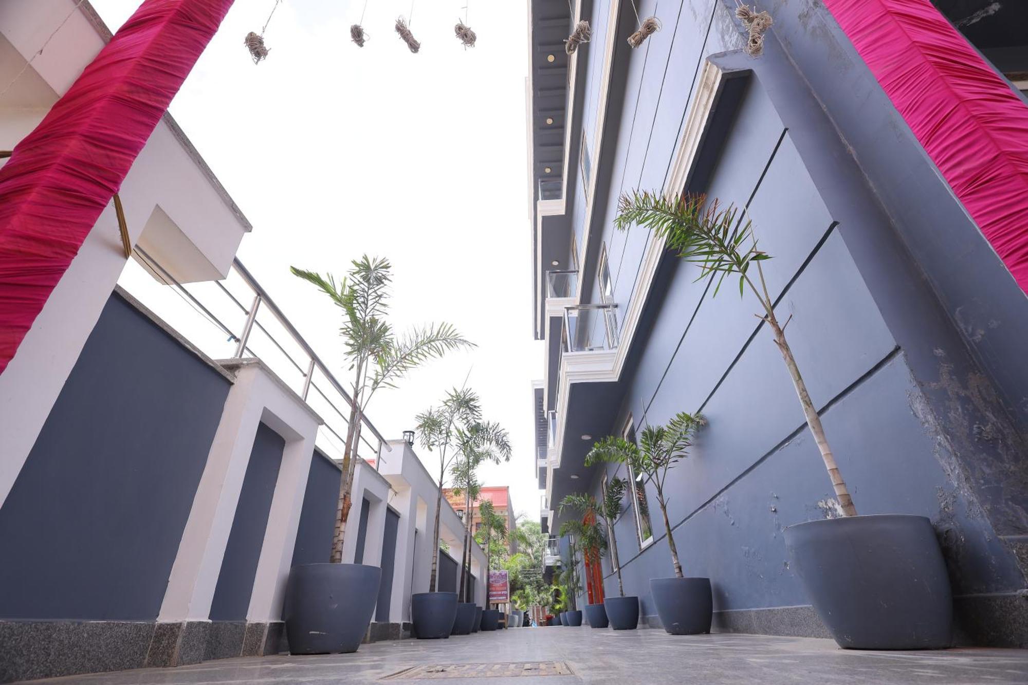 Wedlock Near Artemis Hospital 3*