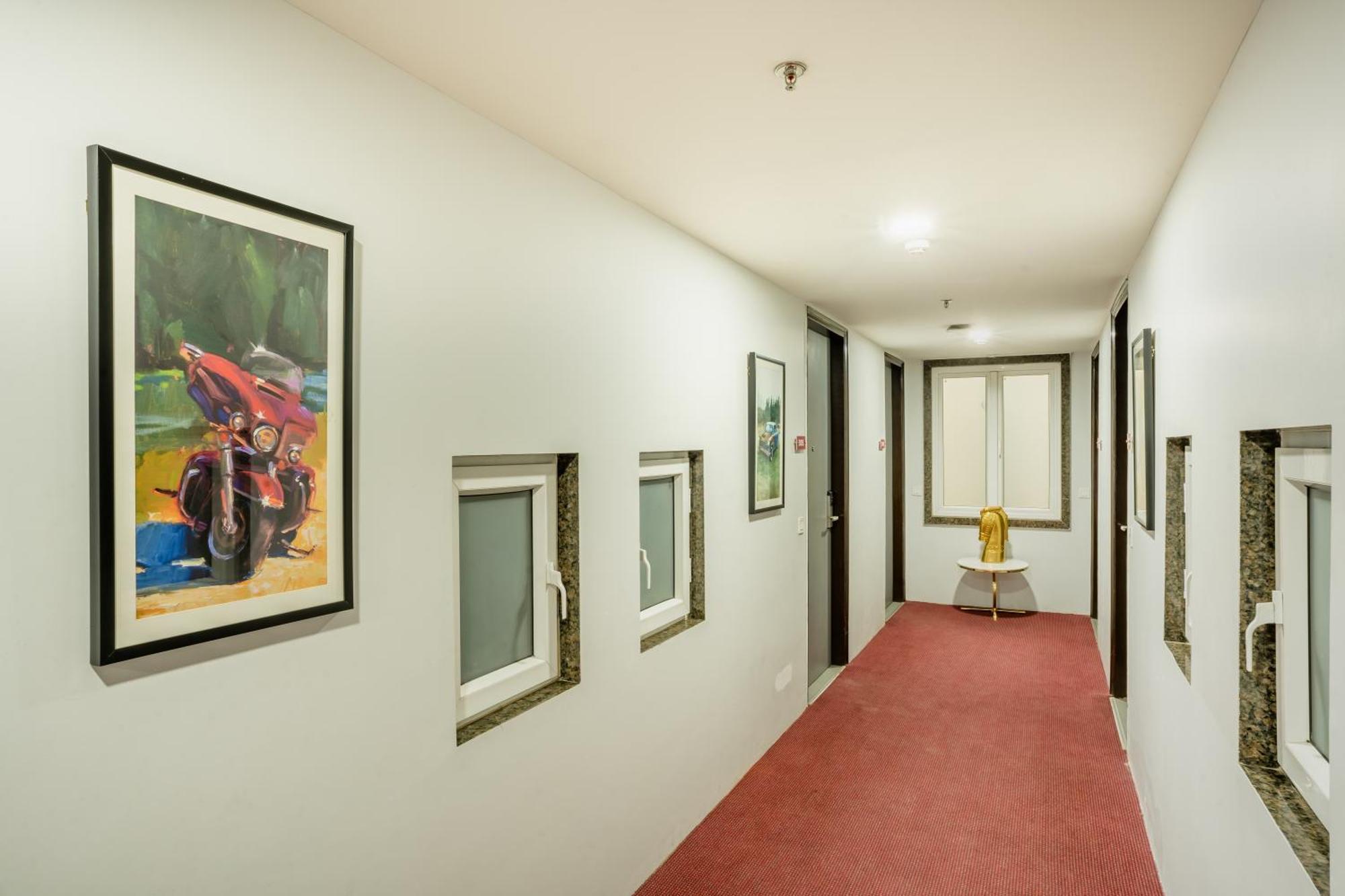 Inde Golf Course Extension, Hotel