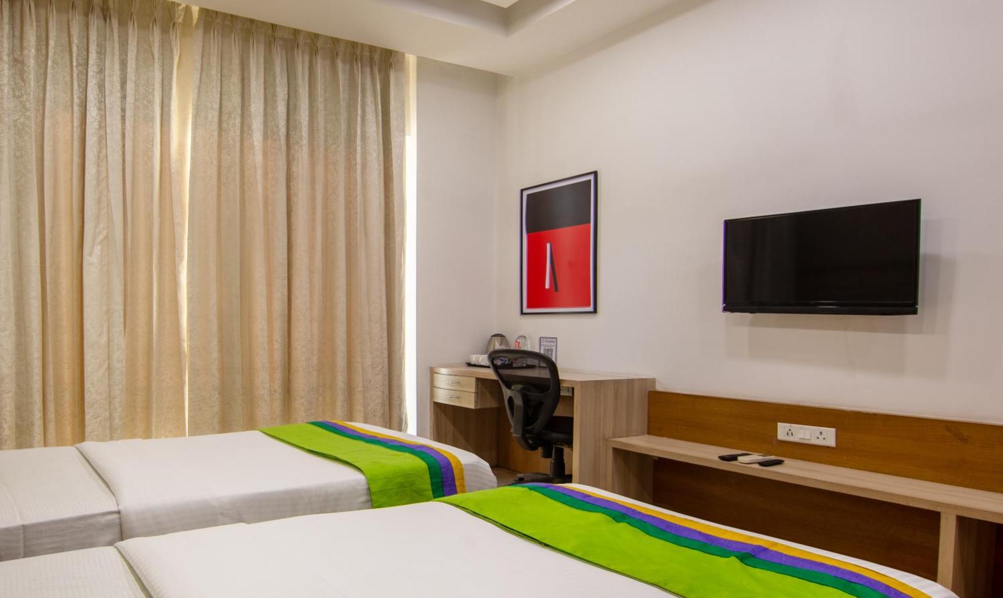 Treebo Flxho Trio, Medanta Medicity Hotel