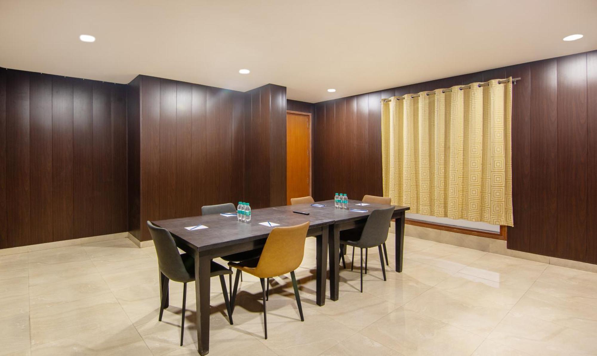 Treebo Flxho Trio, Medanta Medicity 3* Gurgaon