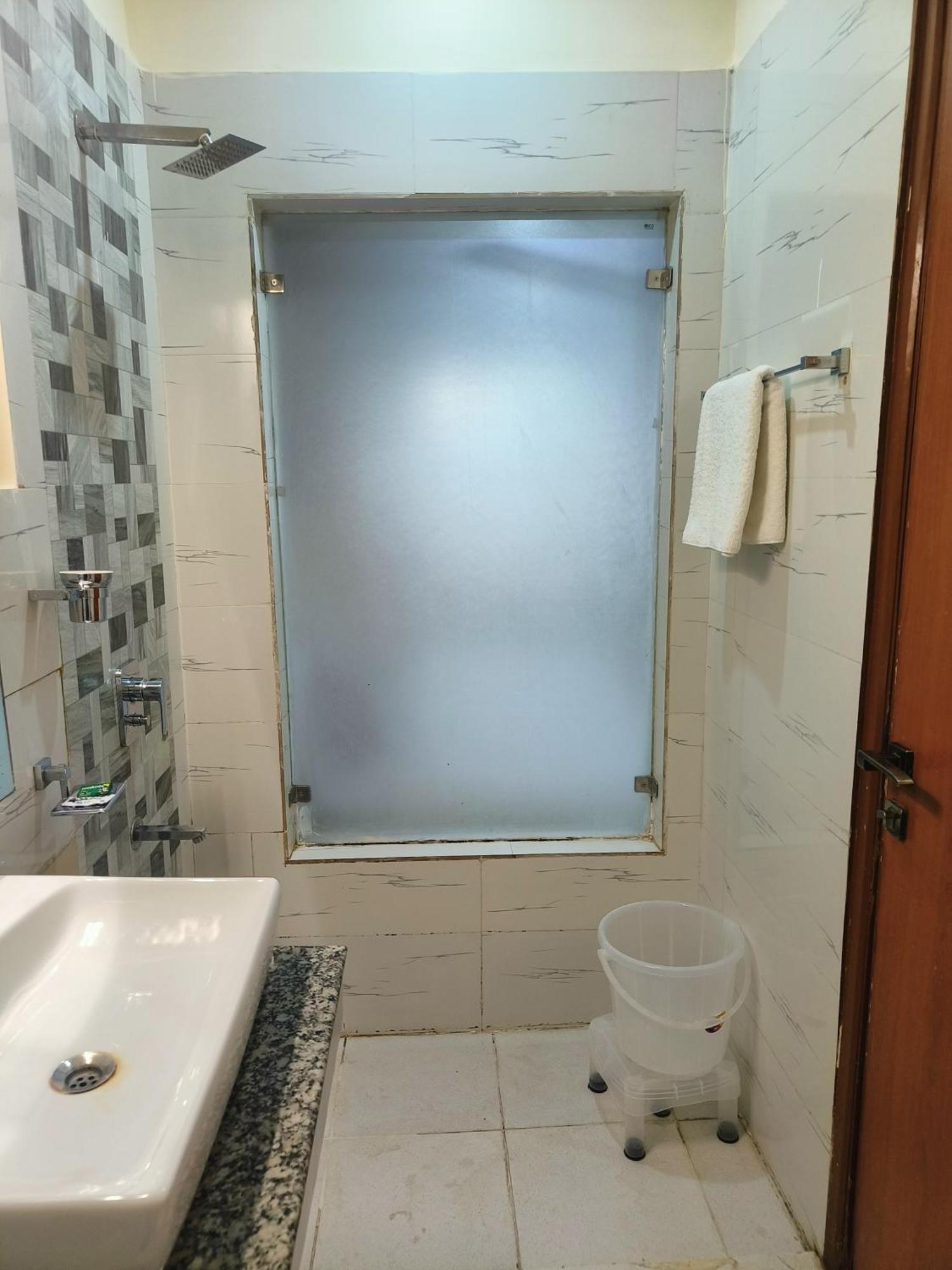 Oyster Pearl I Near Medanta Hospital I Sec-39 I