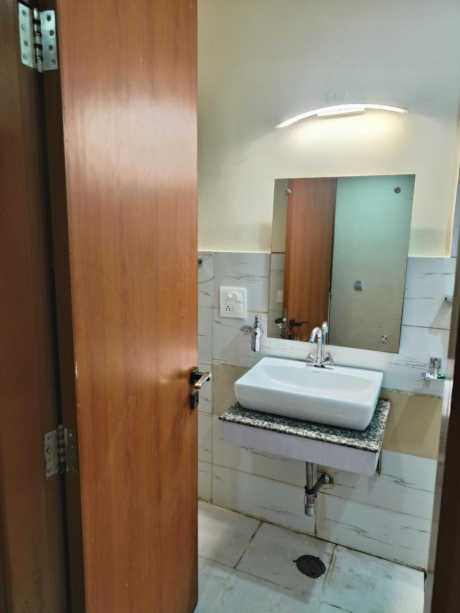 Oyster Pearl I Near Medanta Hospital I Sec-39 I 3*