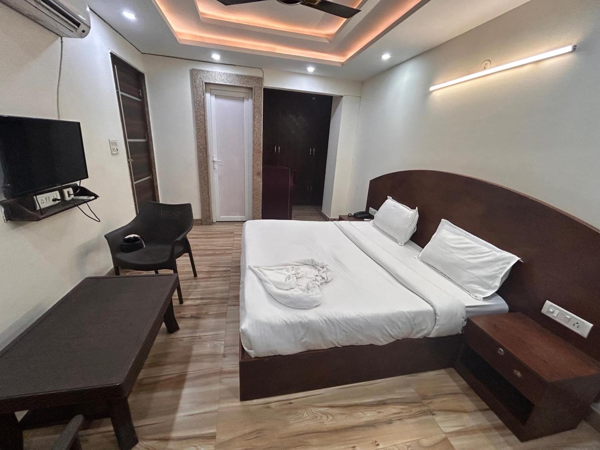 Bellmore And Homes 3* Gurgaon