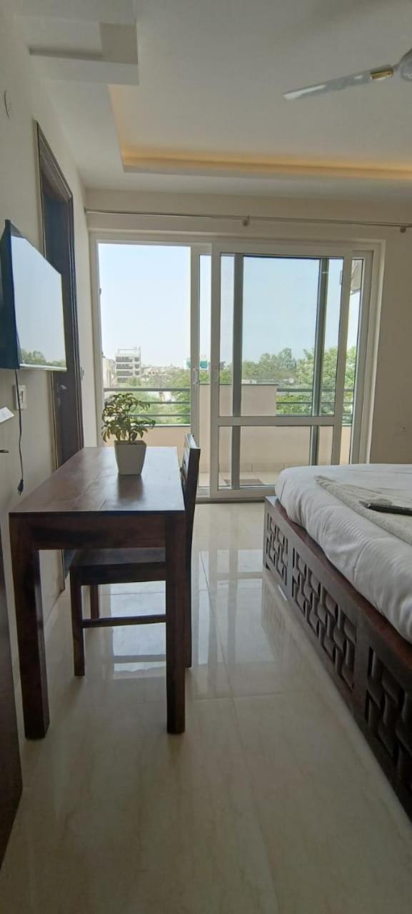 Lime Tree Golf Course Extension Nearby Grand Hyatt Homestay Gurgaon