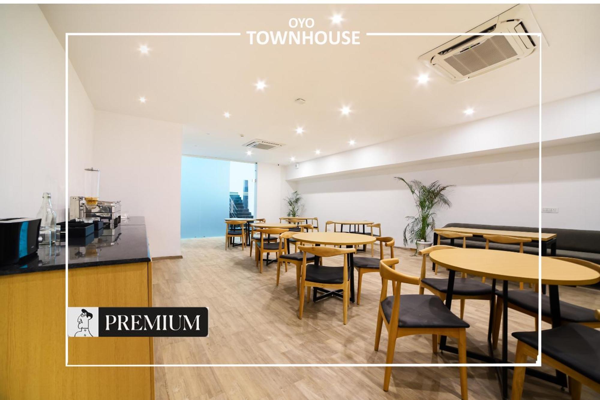 Oyo Townhouse 120 Shushant Lok Hotel Gurgaon