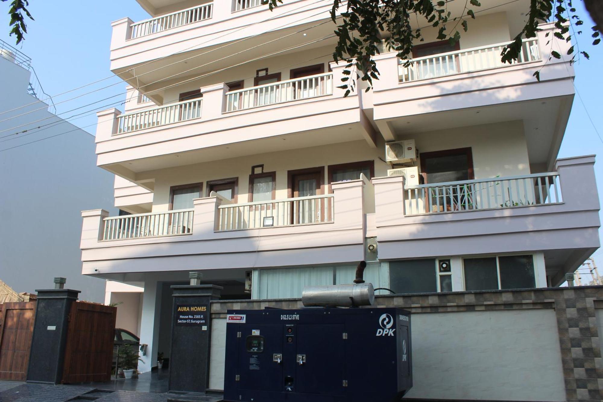Hotel Aura Luxury I Couple Friendly I Near Golf Course Road, Sector 57,