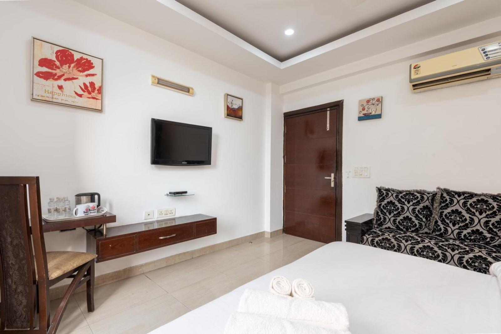 Saavi Huda City Centre Hotel Gurgaon