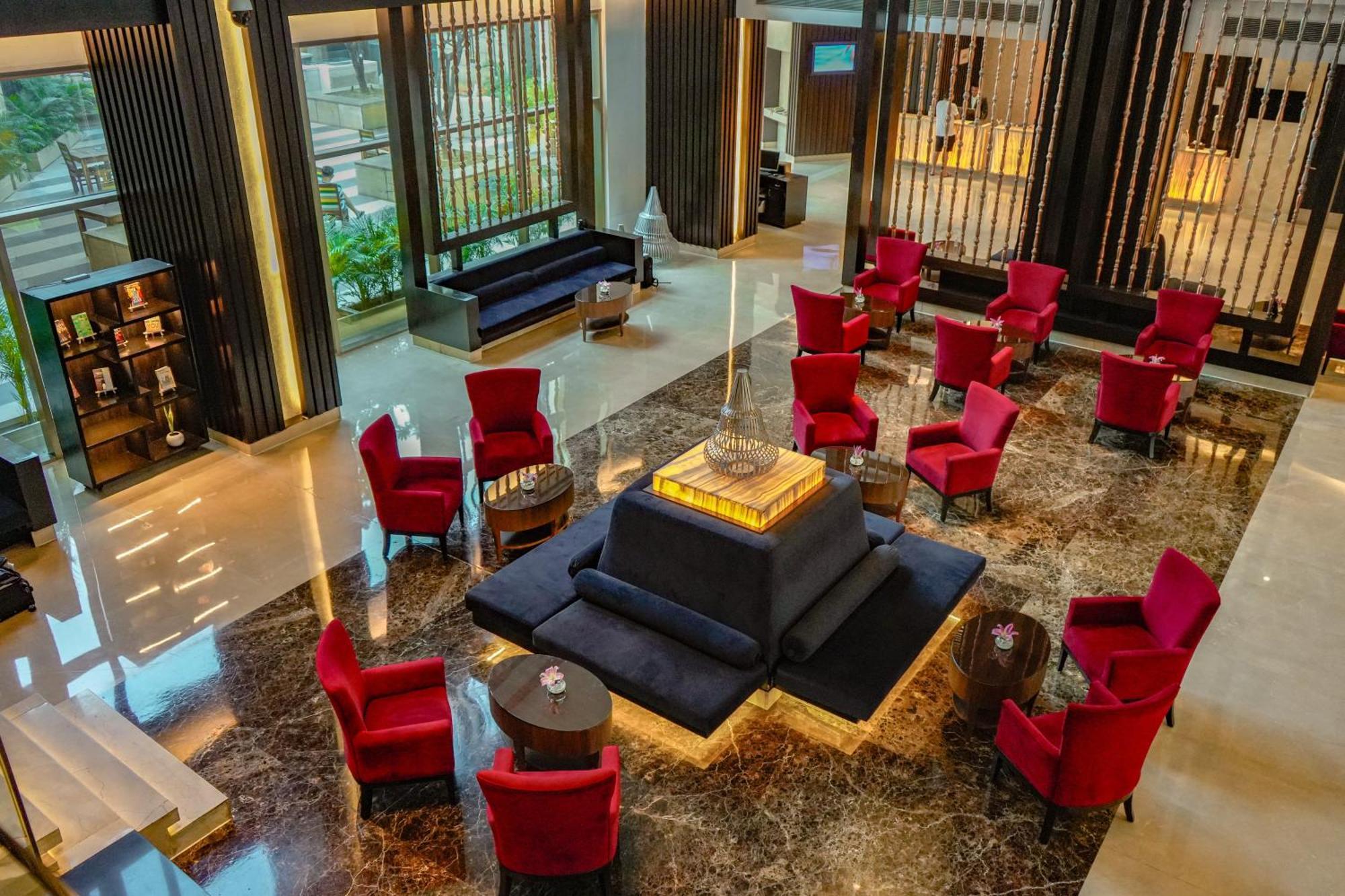 Courtyard By Marriott Gurugram Downtown 5*