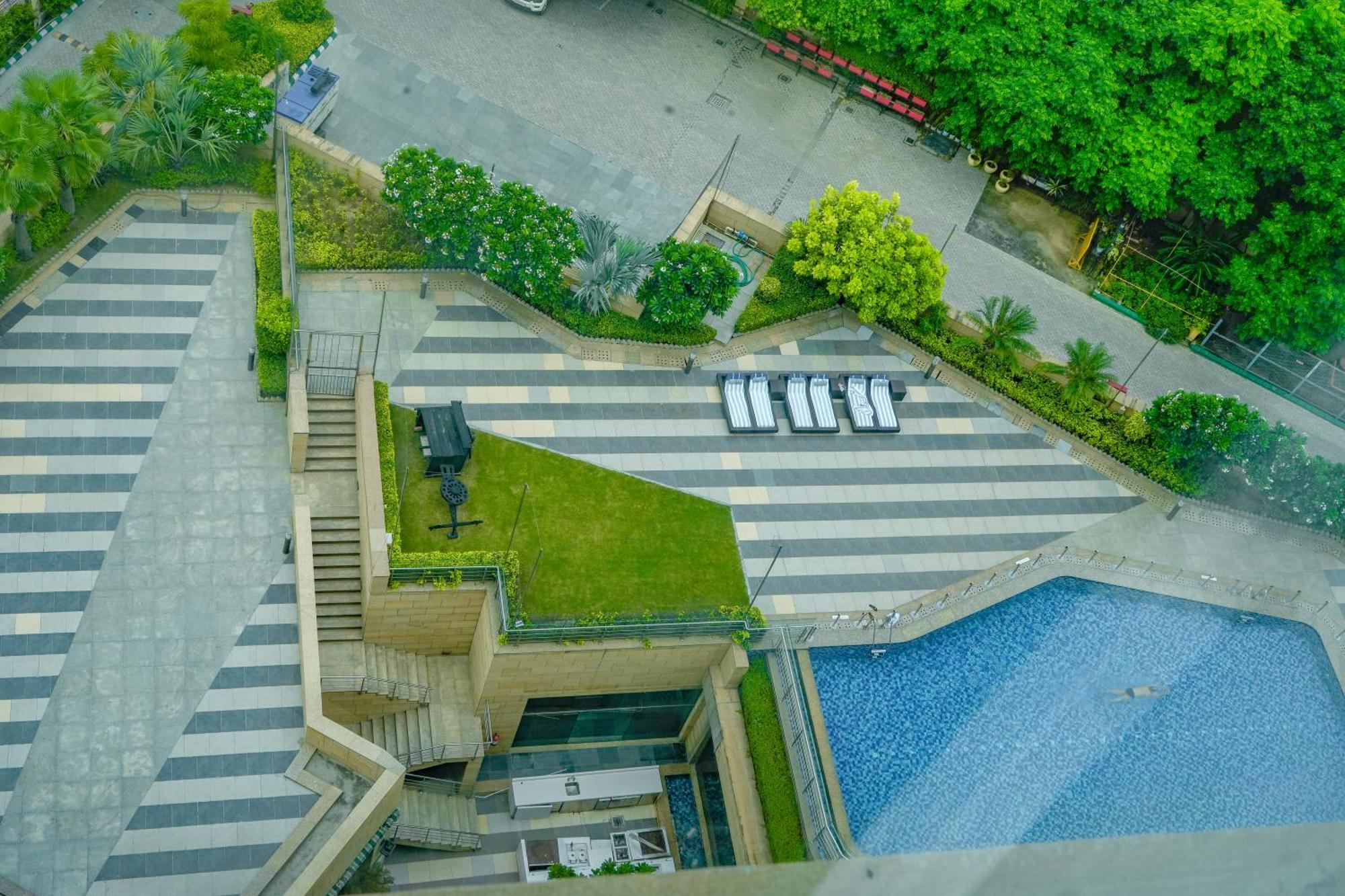 Courtyard By Marriott Gurugram Downtown 5*