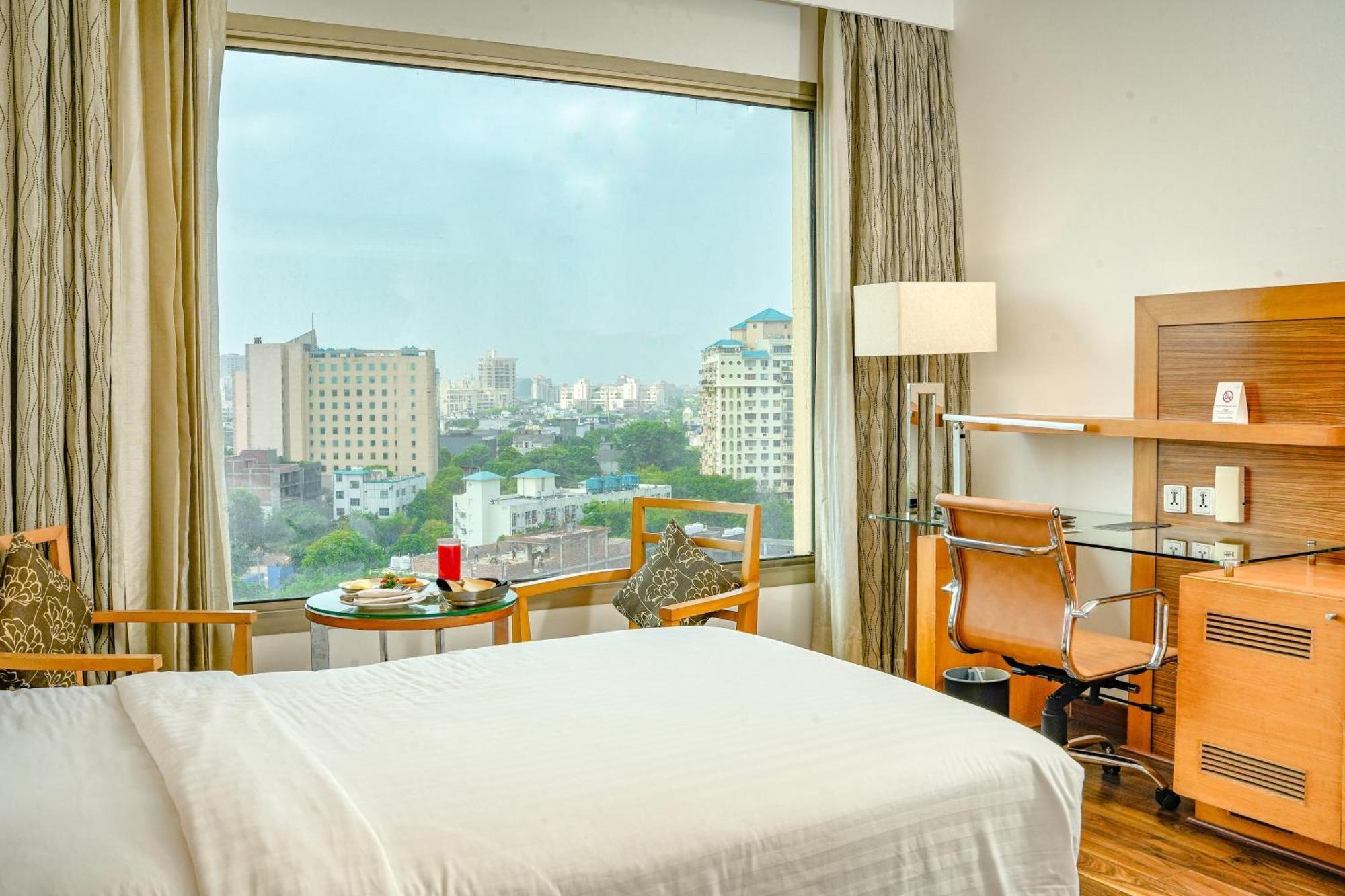 Hotel Courtyard By Marriott Gurugram Downtown 5*