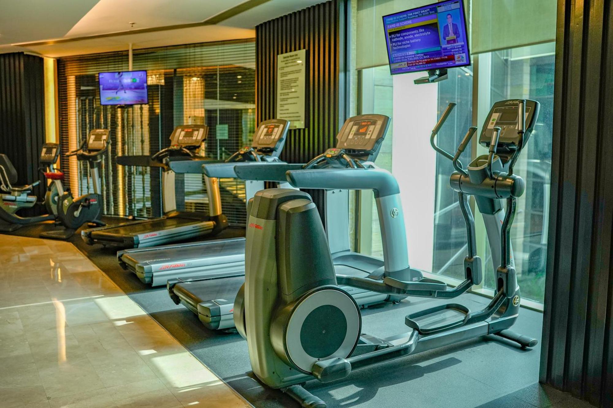 Hotel Courtyard By Marriott Gurugram Downtown 5*