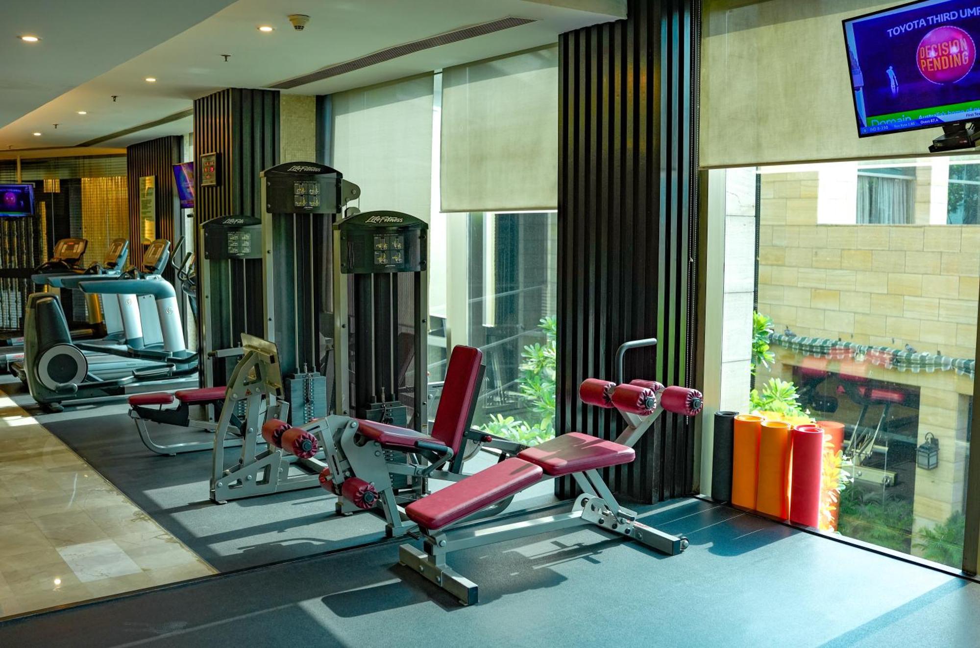 Courtyard By Marriott Gurugram Downtown Hotel 5*