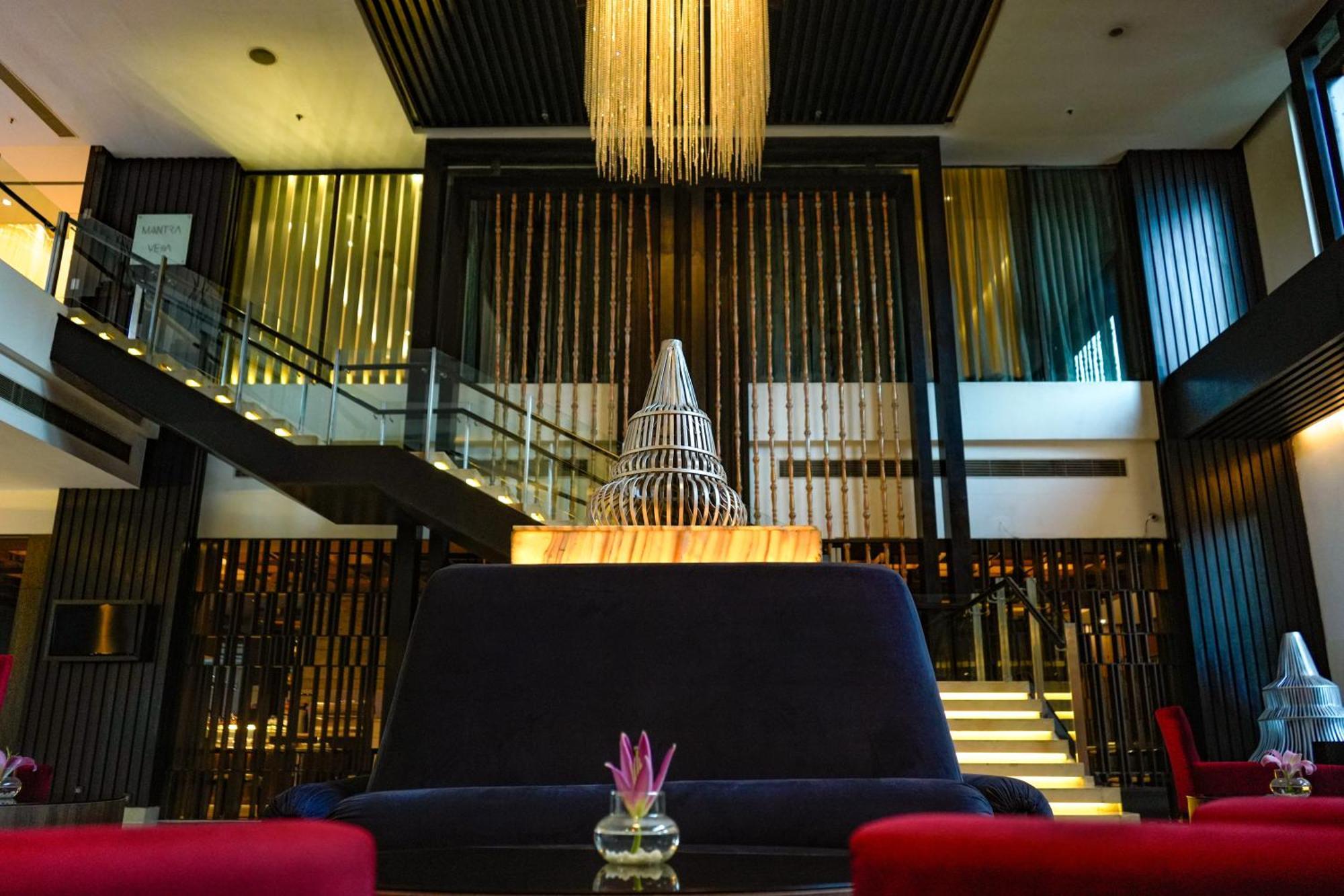Courtyard By Marriott Gurugram Downtown 5*