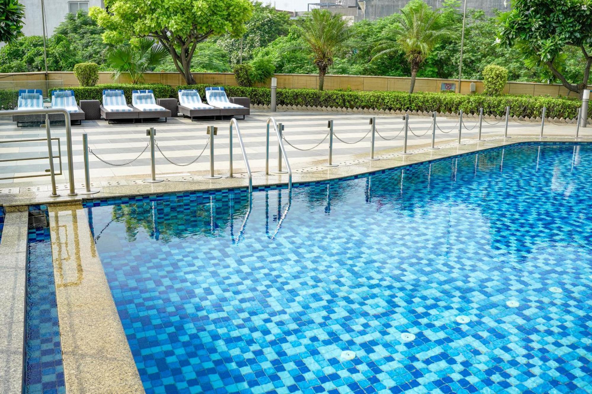 Courtyard By Marriott Gurugram Downtown Hotel 5*