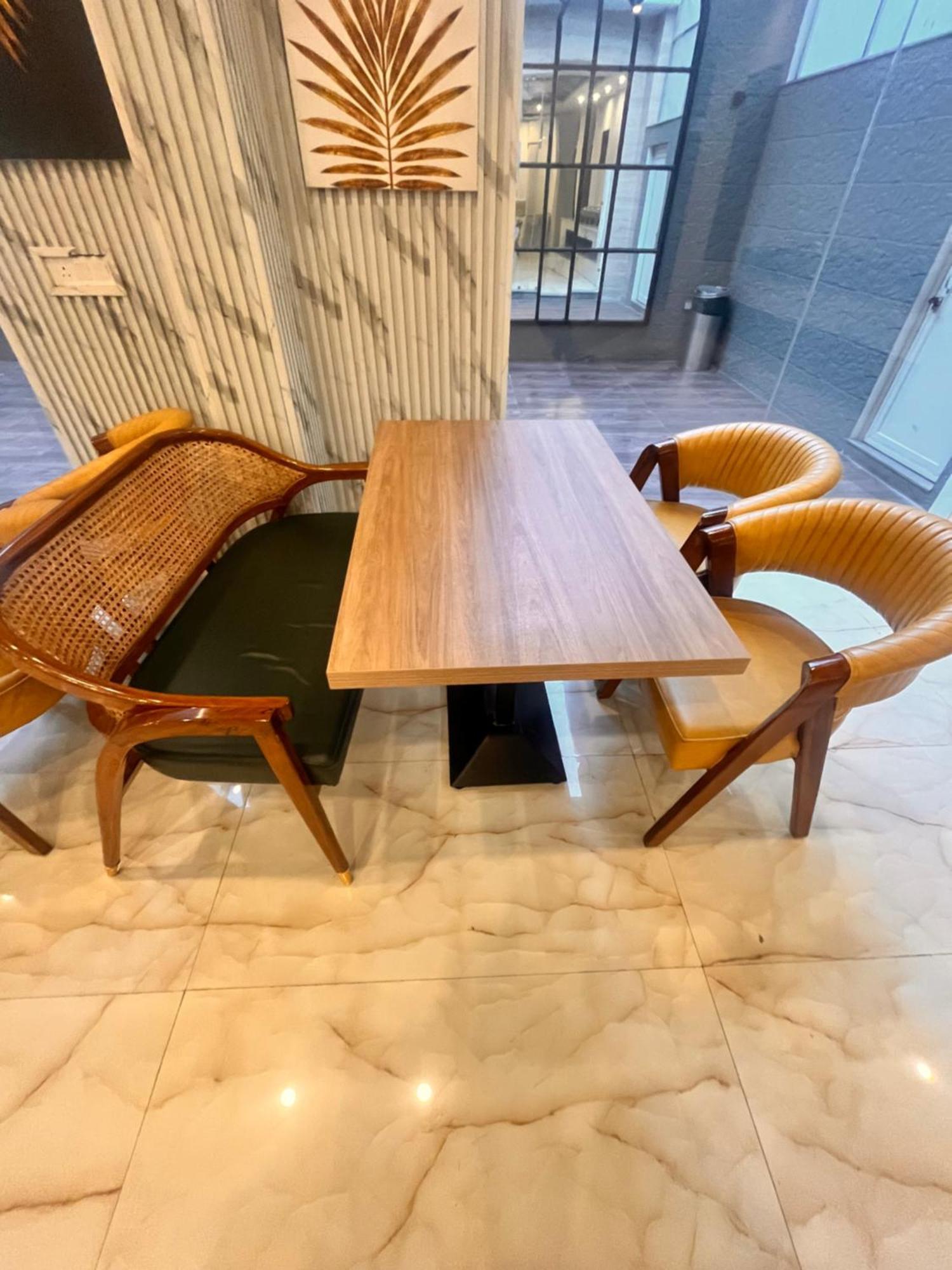 Flock I Golf Course Road Near Dlf Phase 1 Metro Station I