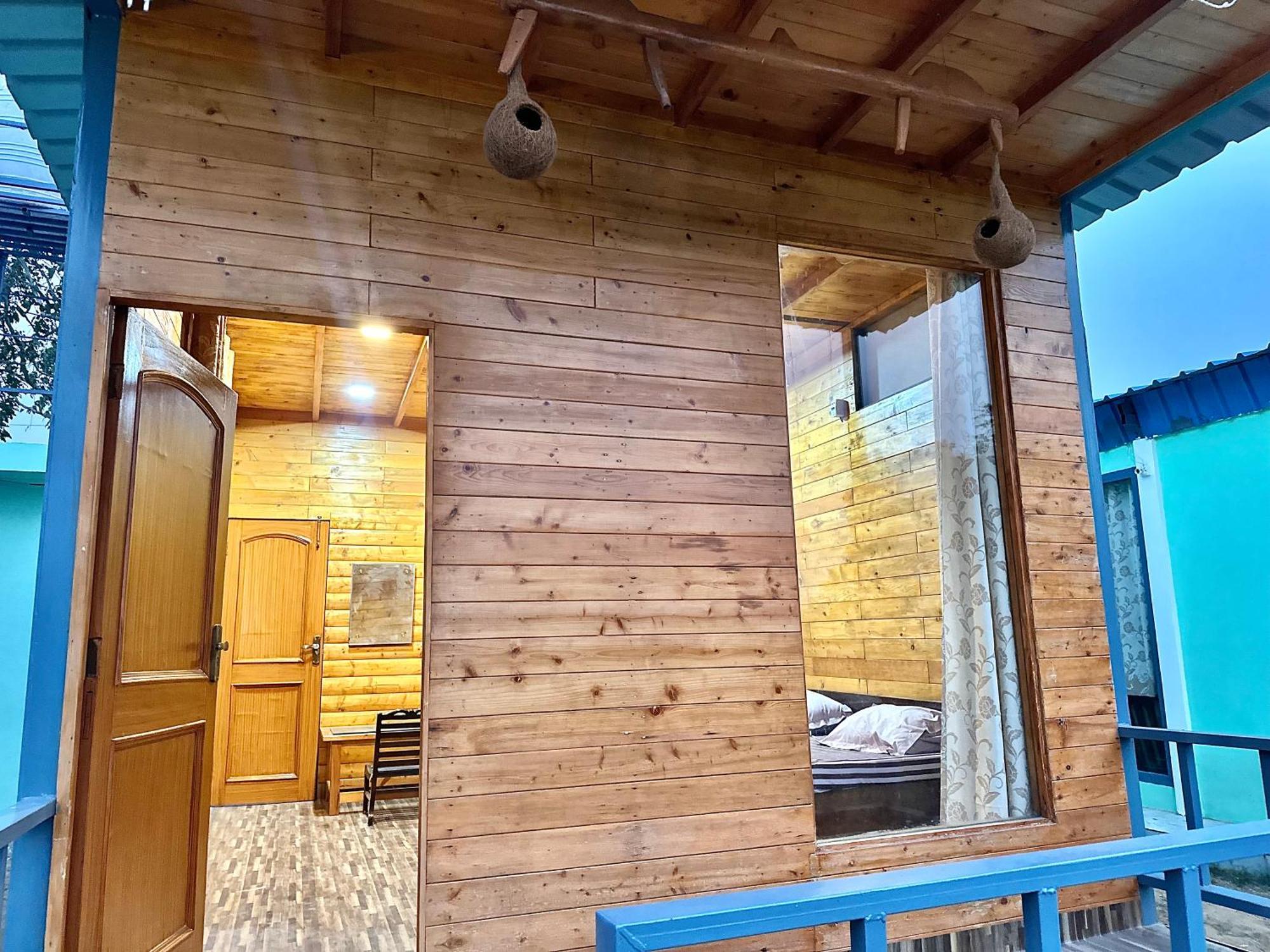 Farm With 5 Huts, Heated Pool And Bonfire * Gurgaon
