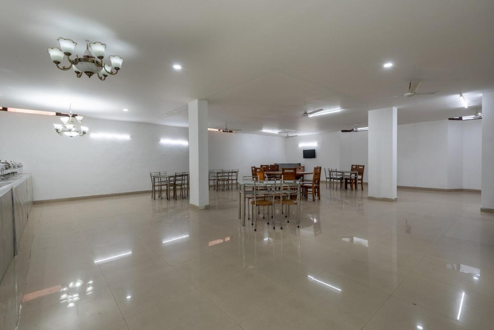 Hotel Saavi Huda City Centre Gurgaon