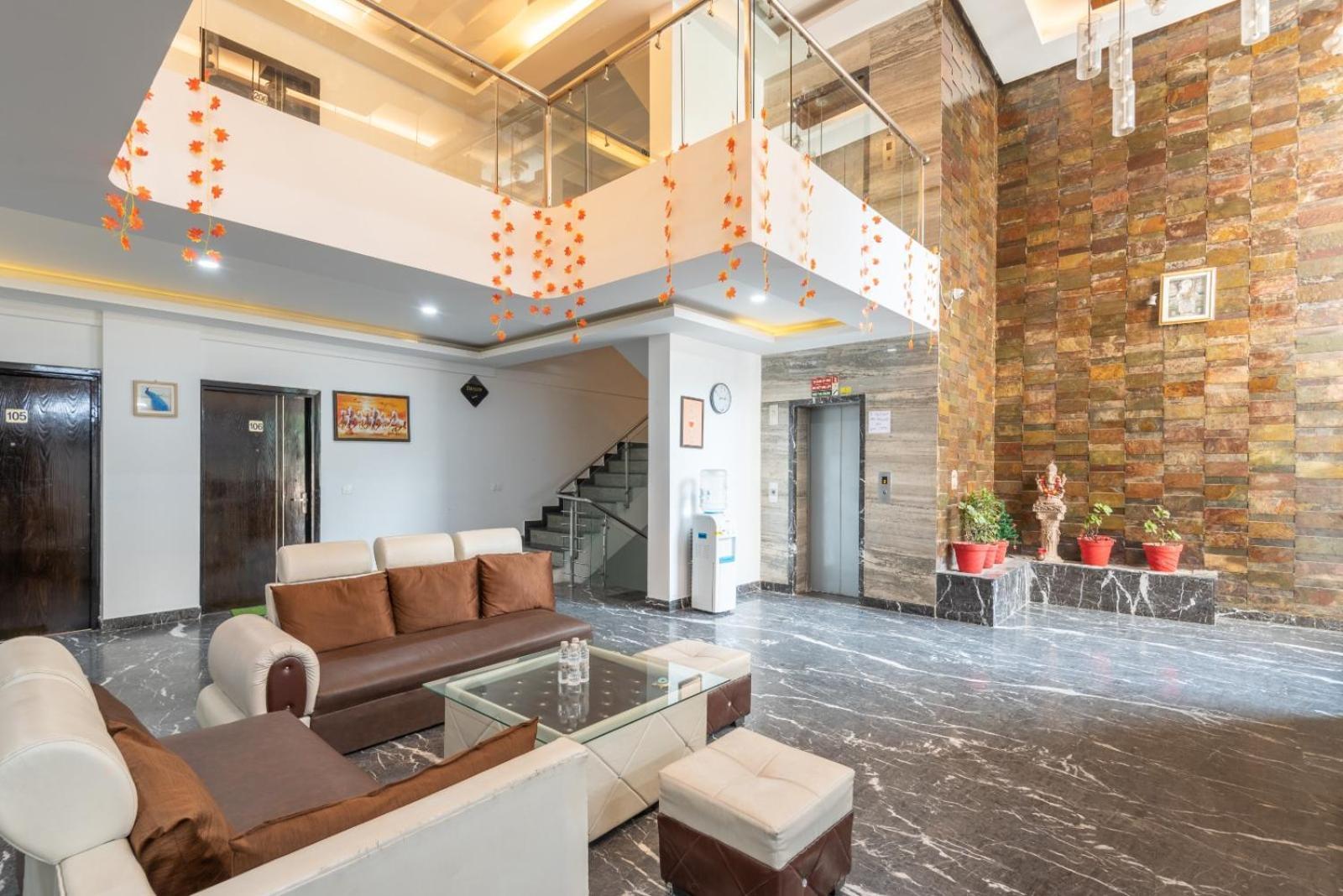 Hotel Saavi Huda City Centre
