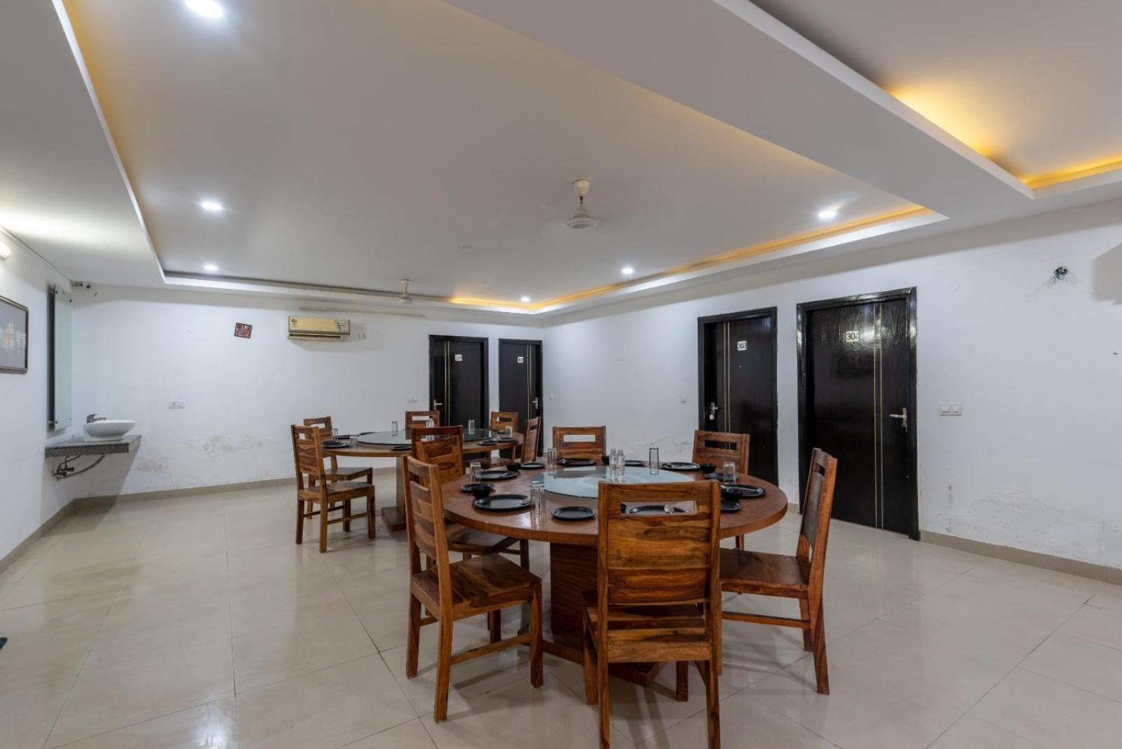 Hotel Saavi Huda City Centre 3*