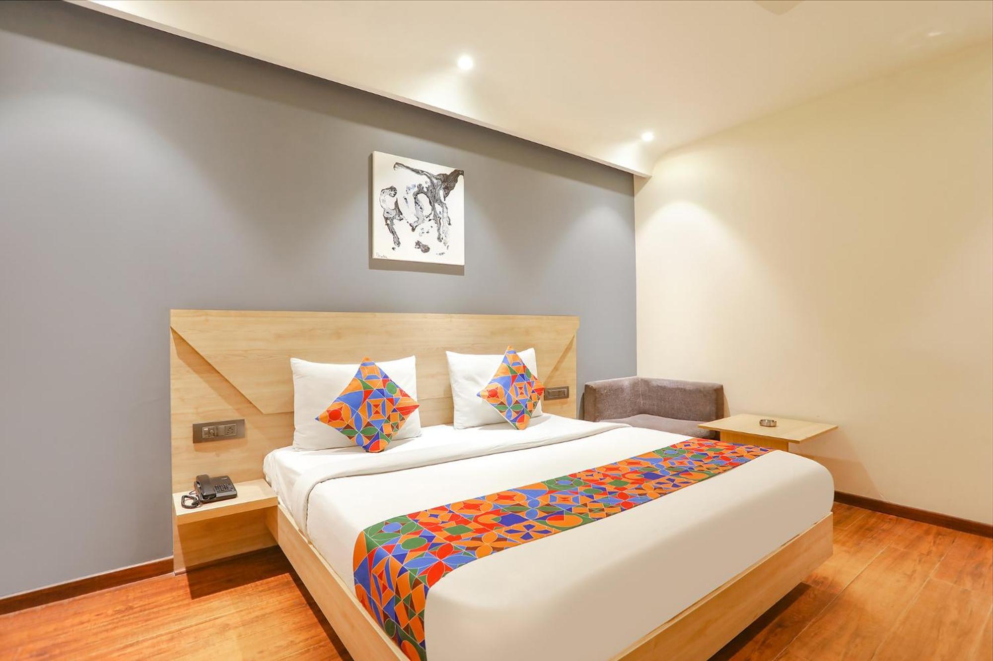 Fabhotel Jhs
