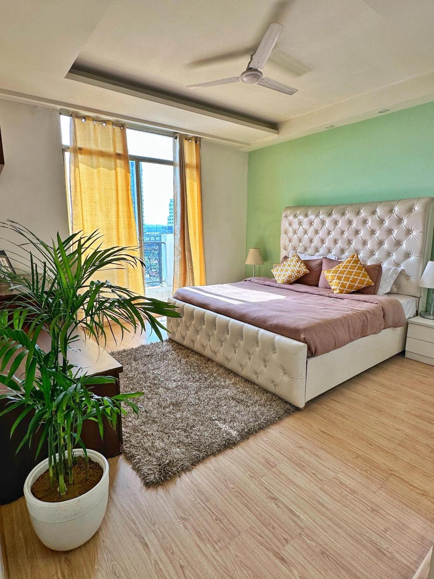 Hotel Flamingo Sector 67 I I