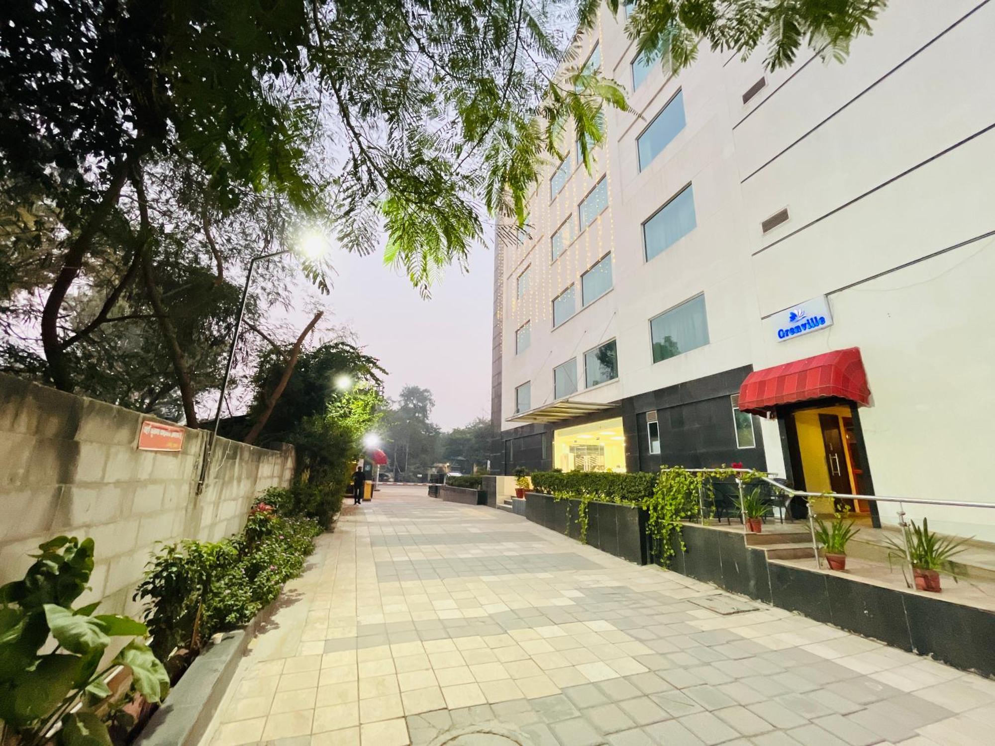 Corus & Banquets - Sector 14, Couple Friendly Hotel Gurgaon