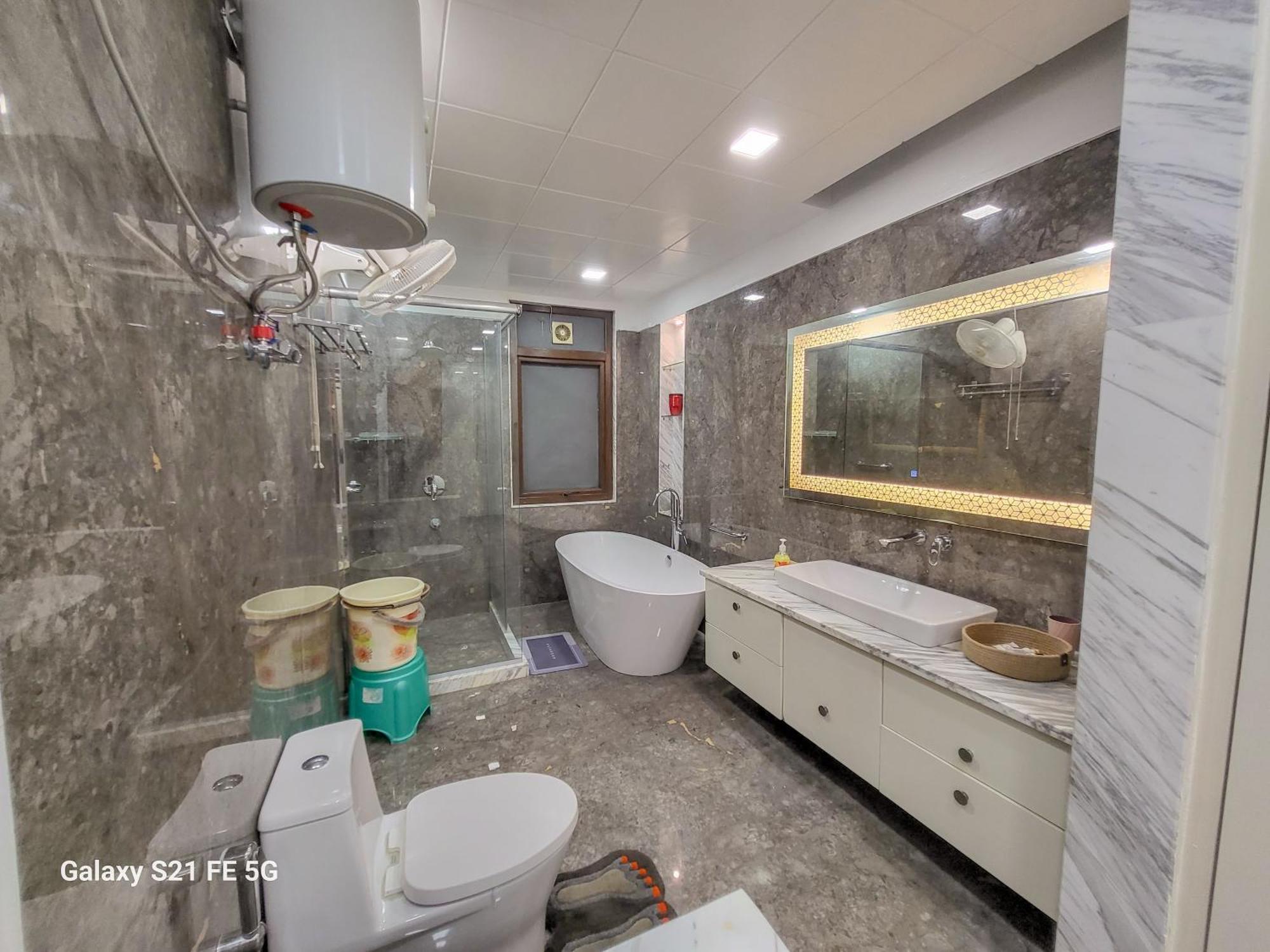 Bnbbuddy- Pratishtha 1 @2bhk, Dlf Phase 1 Gurugram *