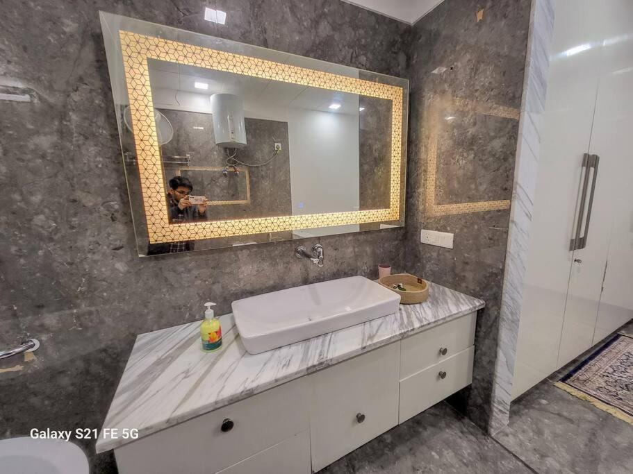 Bnbbuddy- Pratishtha 1 @2bhk, Dlf Phase 1 Gurugram *