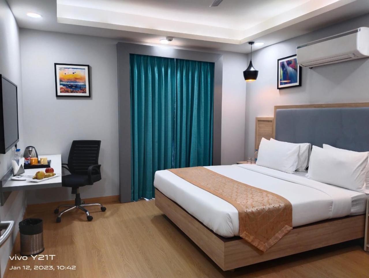 Inde Golf Course Extension, Hotel Gurgaon