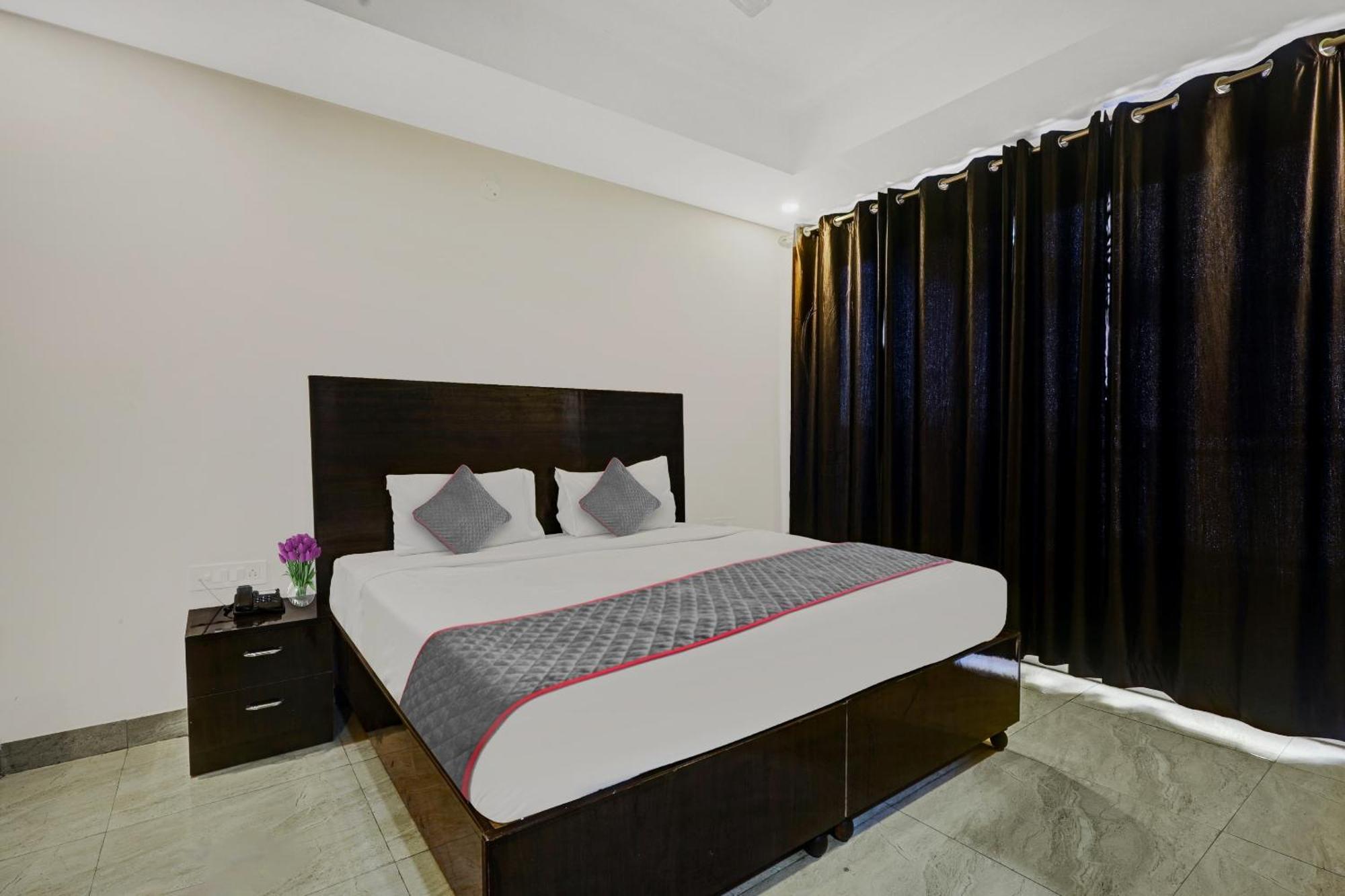 Super Townhouse Tipsyy Near Bestech Square Mall Hotel