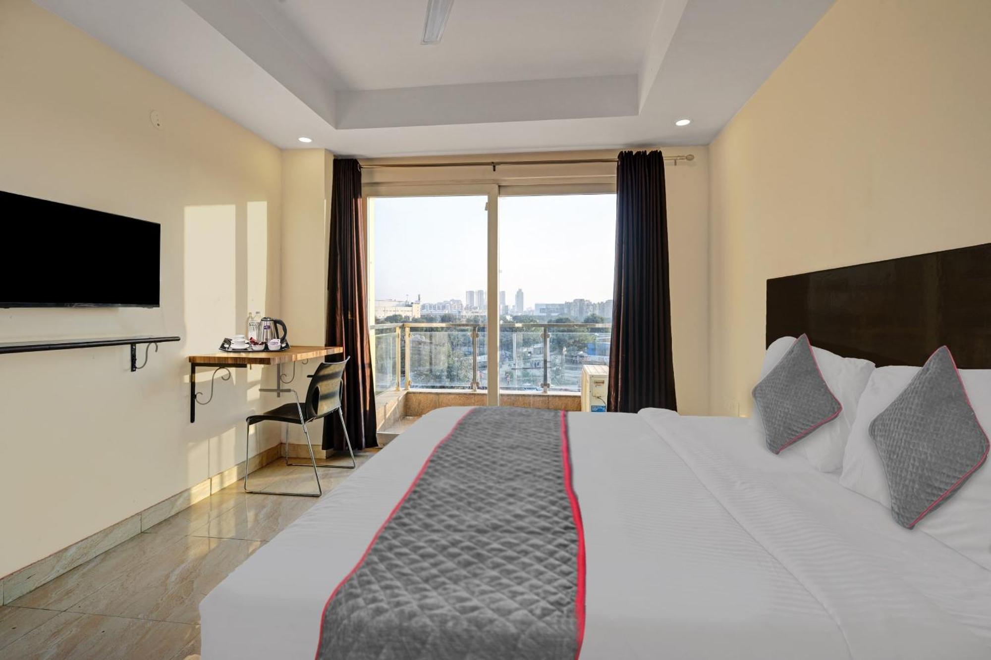 Super Townhouse Tipsyy Near Bestech Square Mall