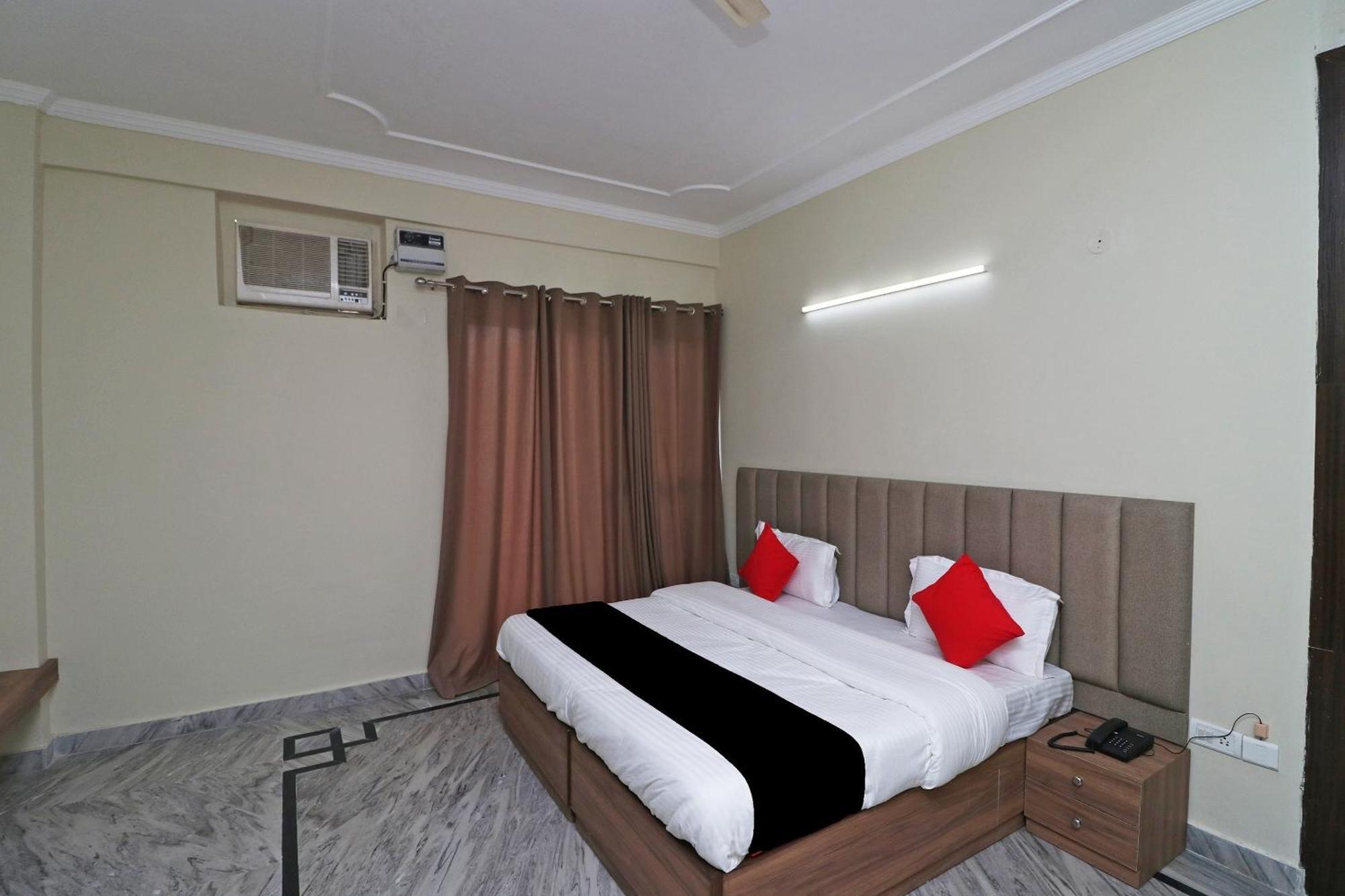 Capital O Esscon House Near Payal Cinema Hotel 3*