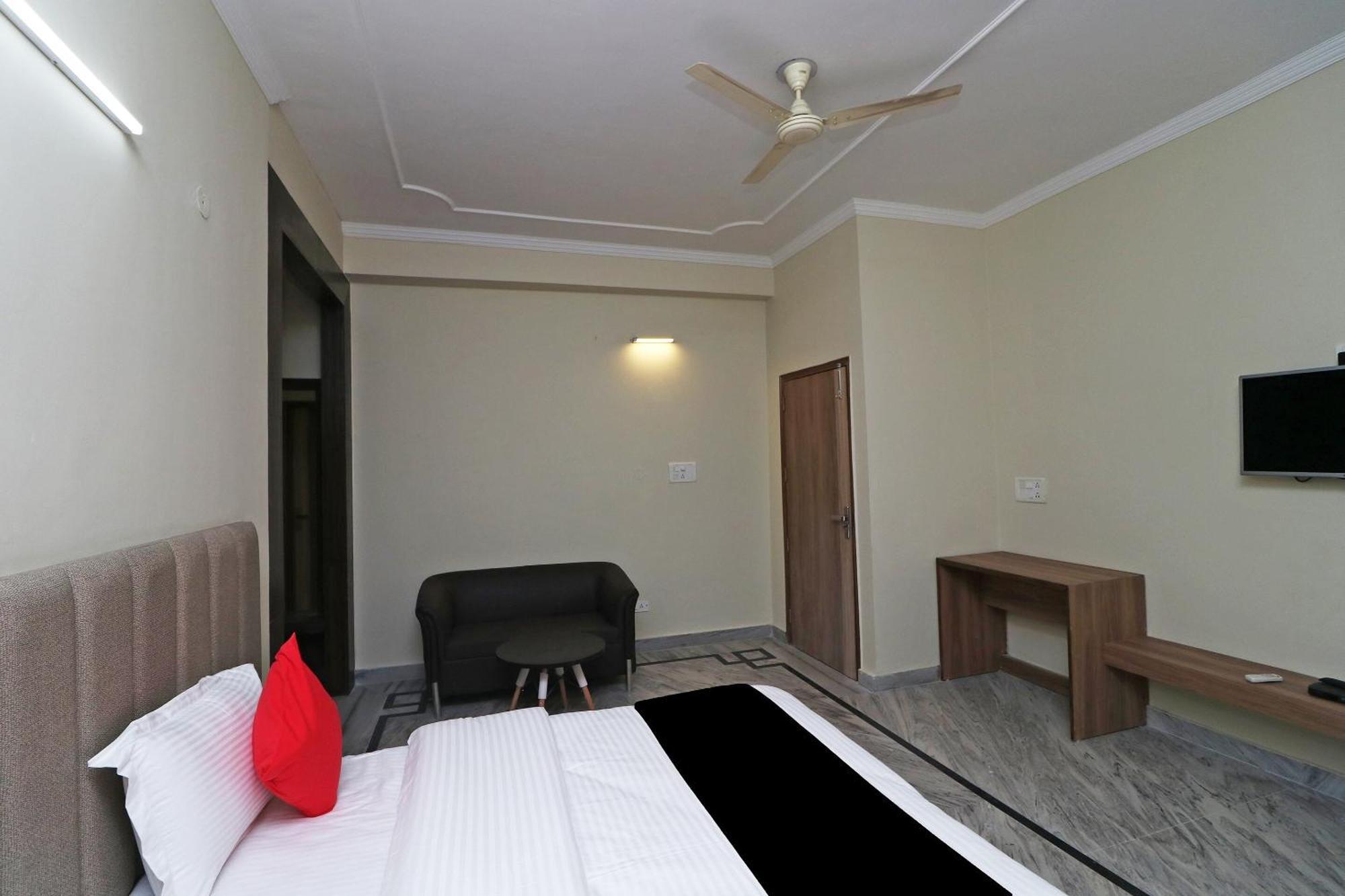 Capital O Esscon House Near Payal Cinema