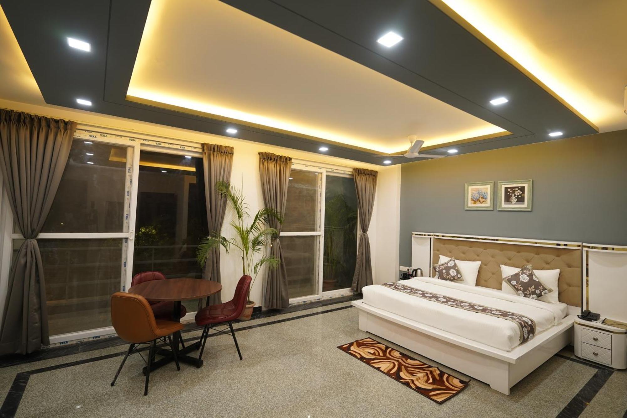 Hotel Posh Garden Artemis Hospital Road 4*