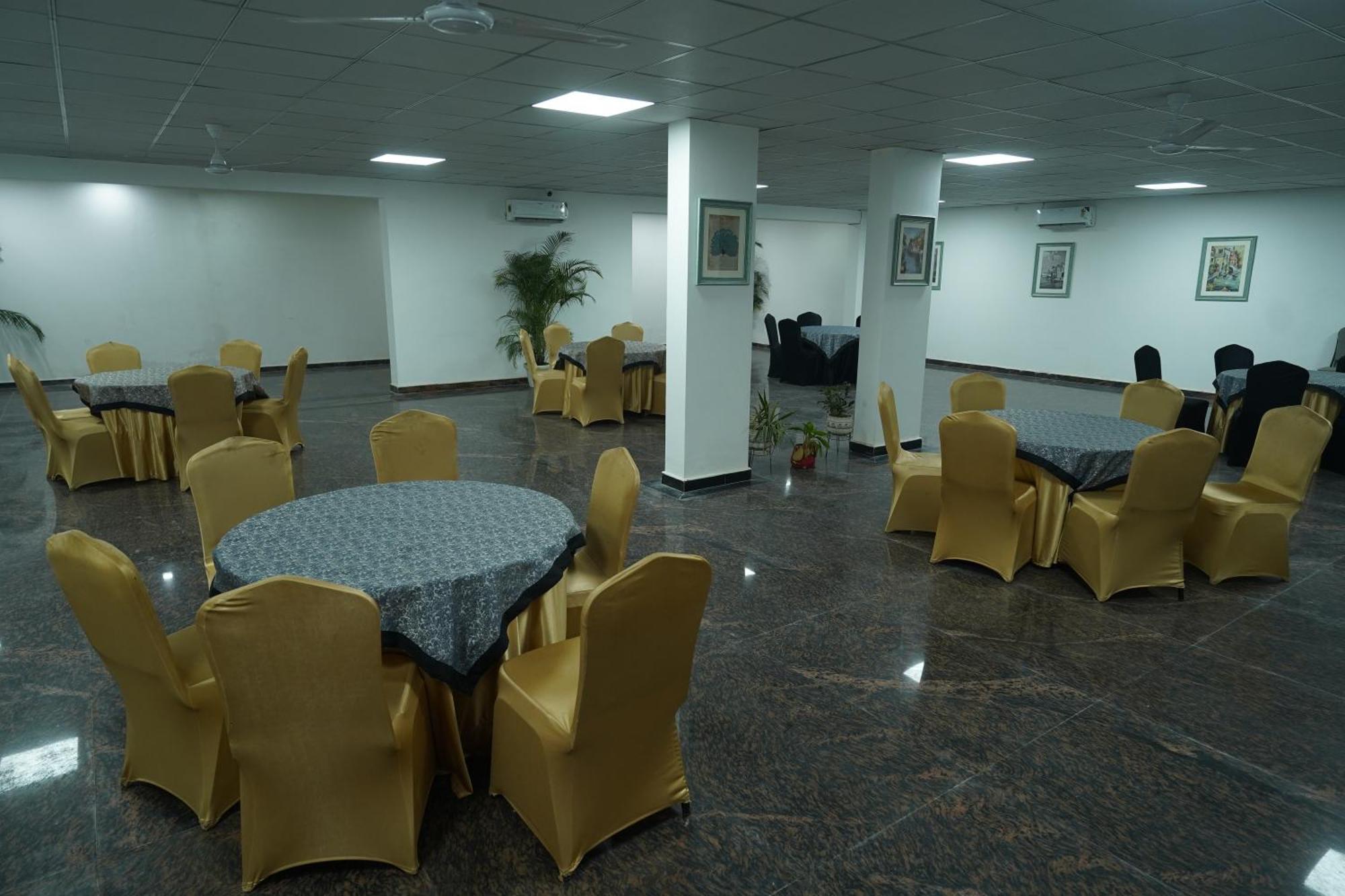 Hotel Posh Garden Artemis Hospital Road 4*