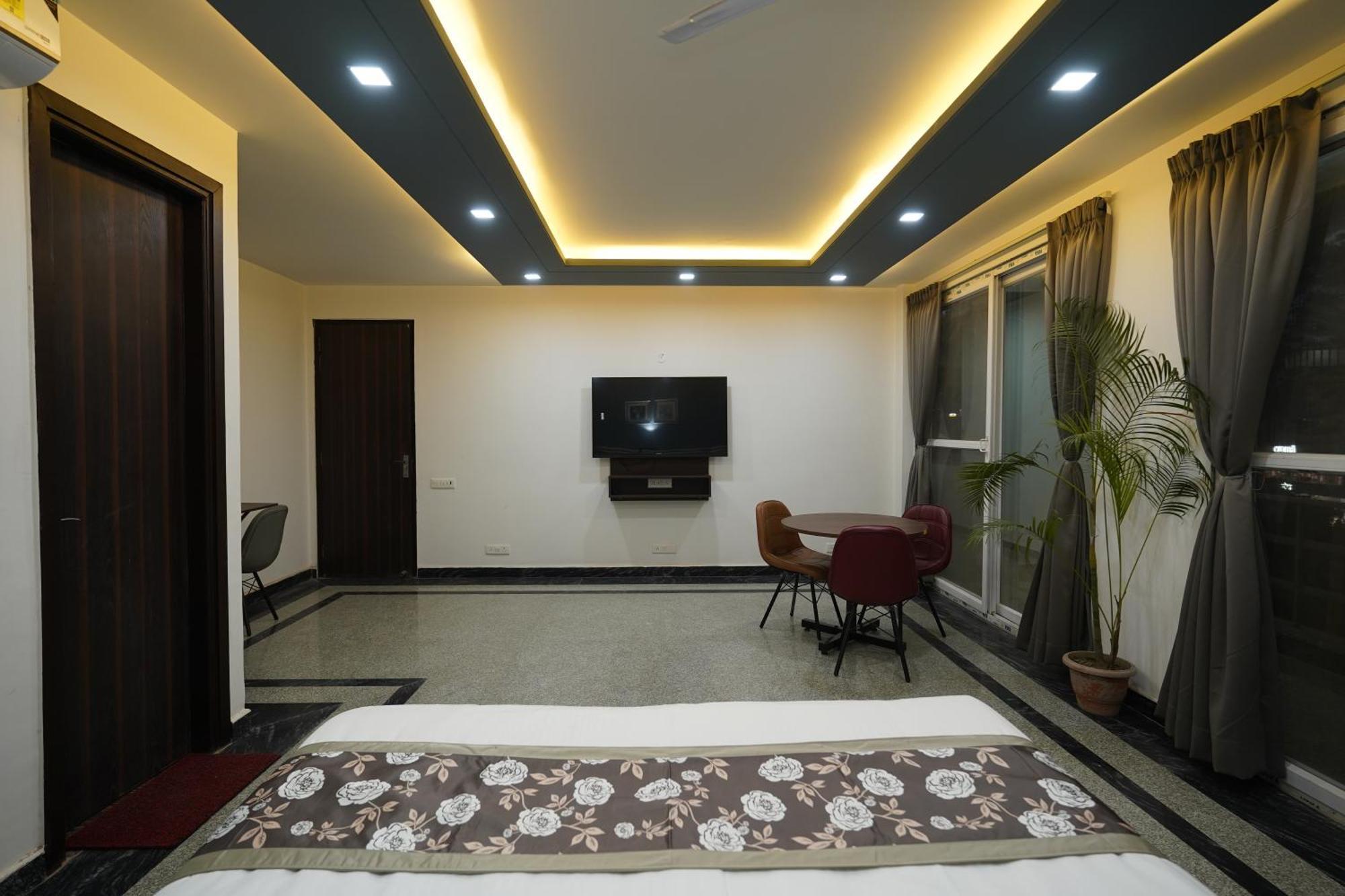 Hotel Posh Garden Artemis Hospital Road 4*