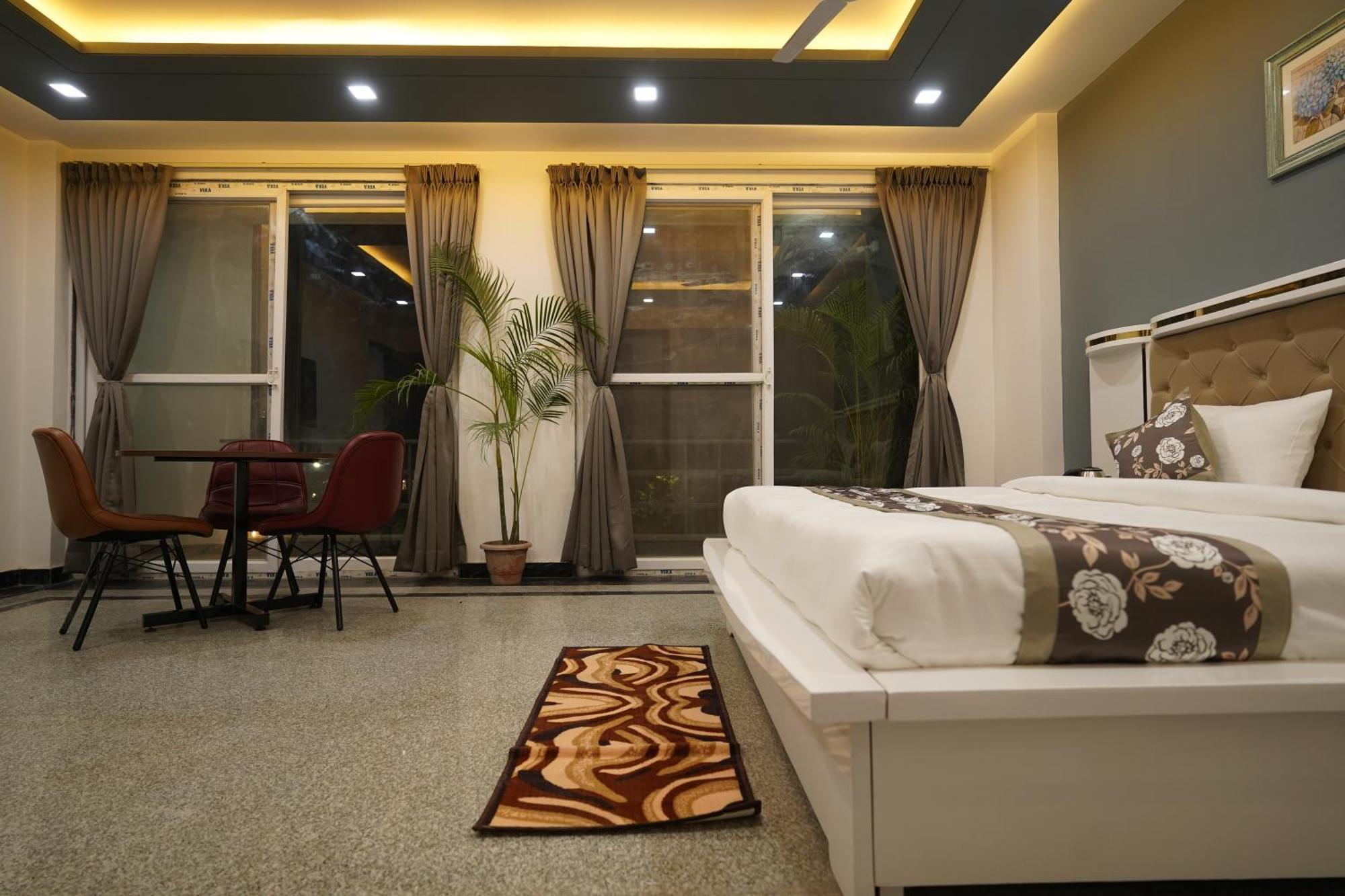 Hotel Posh Garden Artemis Hospital Road 4*