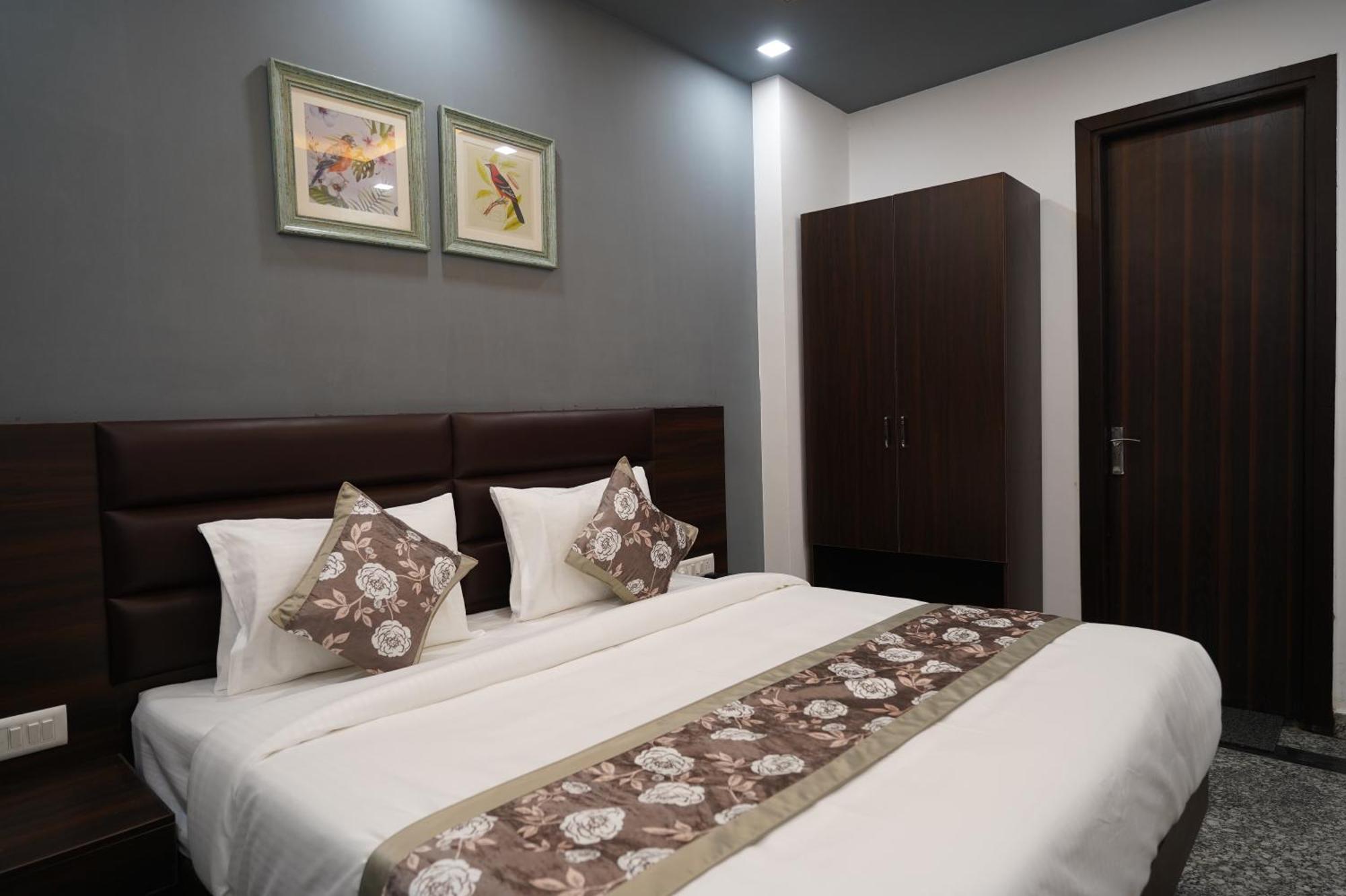 Hotel Posh Garden Artemis Hospital Road 4*