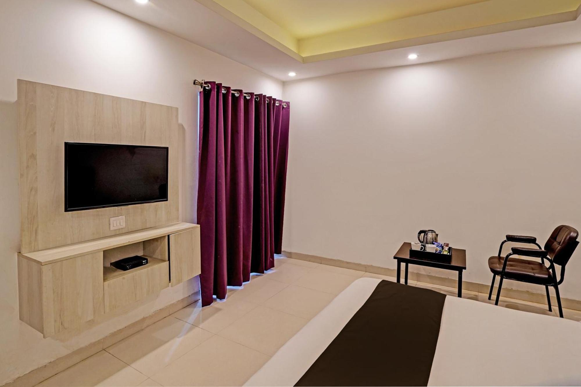 Hotel O Babil Palace Near Omaxe Celebration Mall 4*