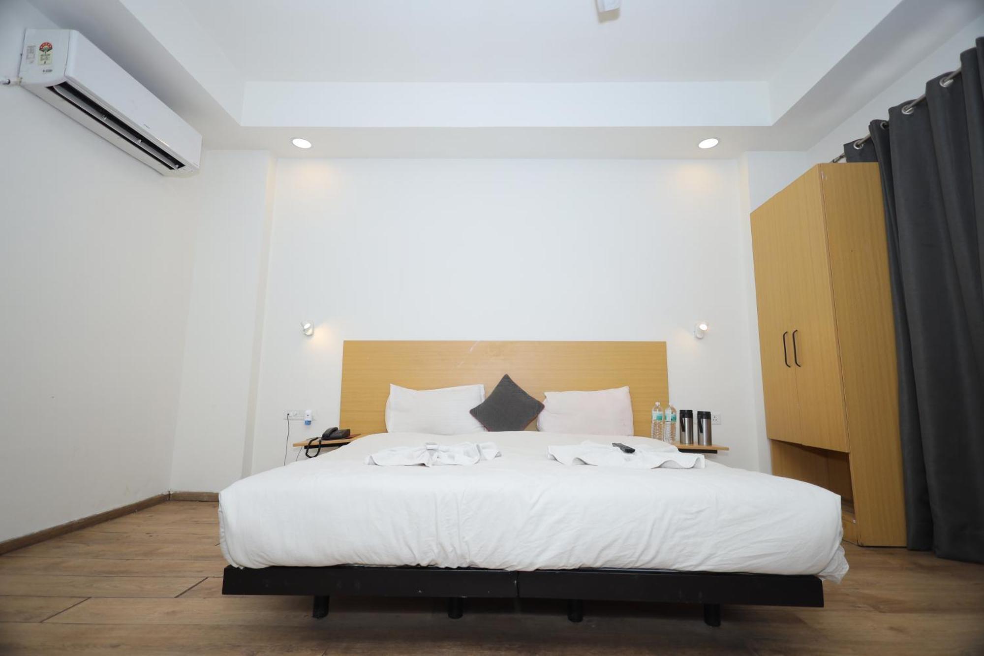 Wedlock Near Artemis Hospital Hotel 3*