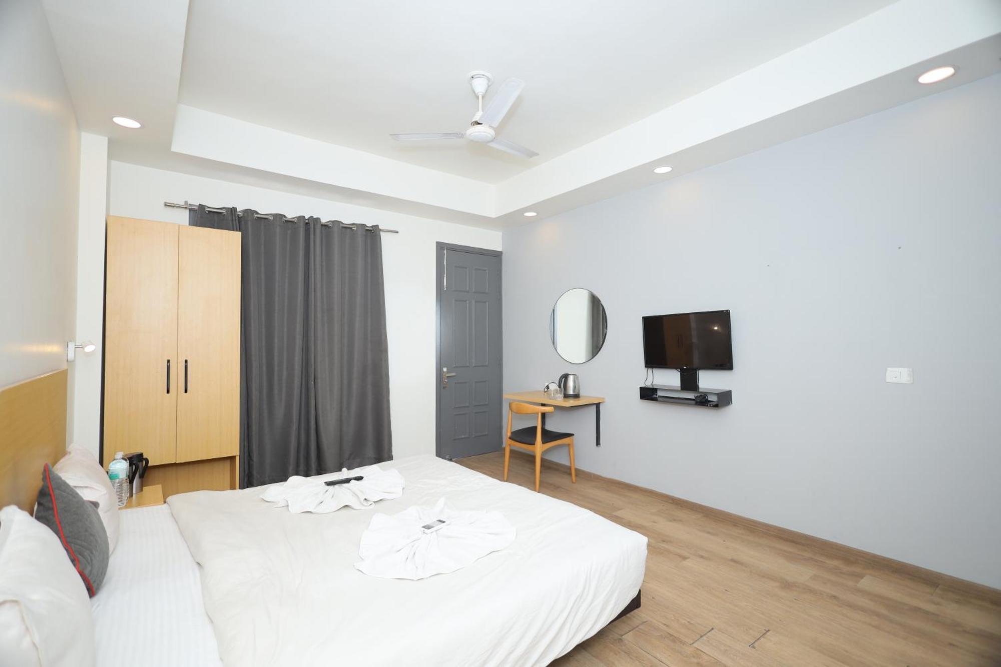 Hotel Wedlock Near Artemis Hospital