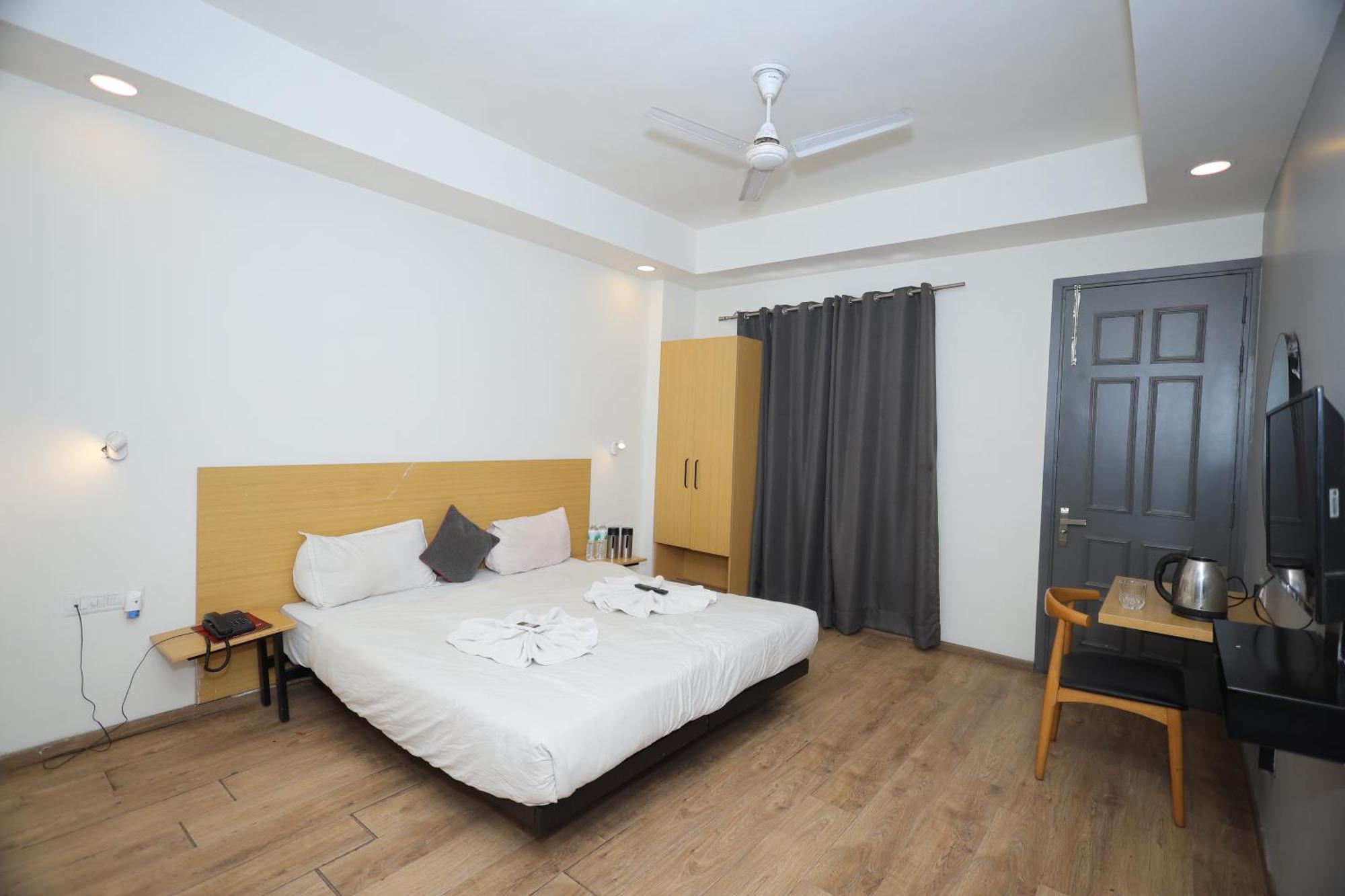 Wedlock Near Artemis Hospital Hotel 3*